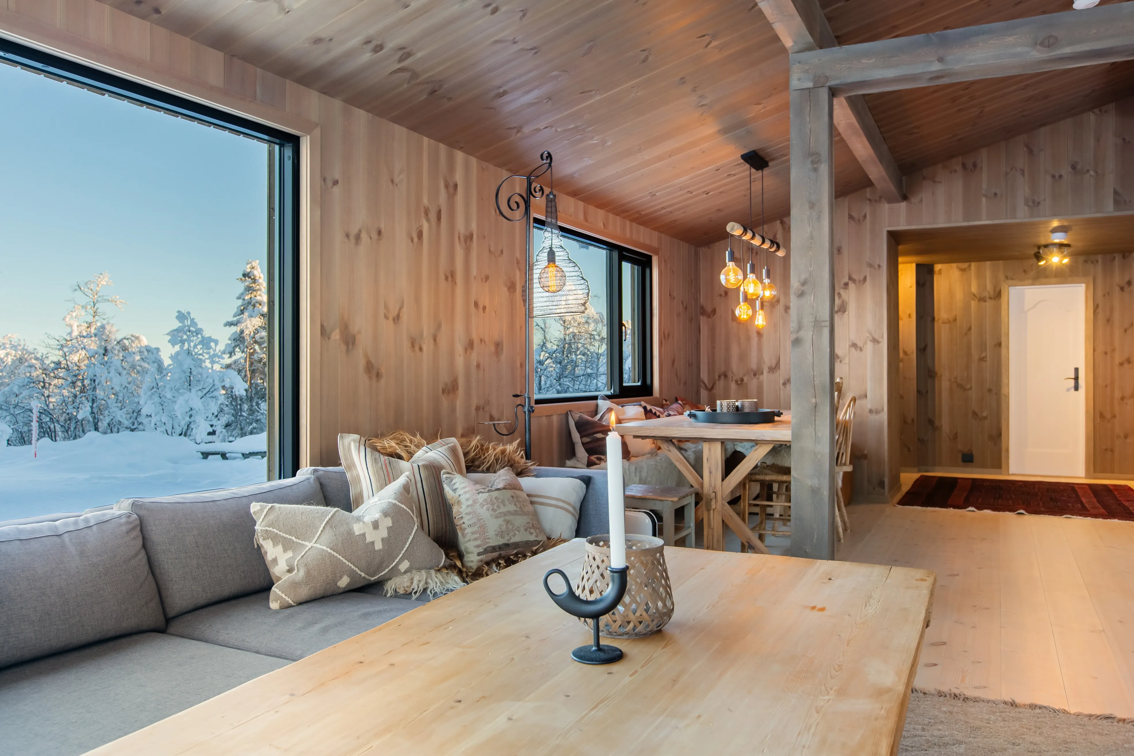 1960s Norwegian Retreat: Renovated 4-Bedroom Country House with Expansive Garden - View image 12 of 47