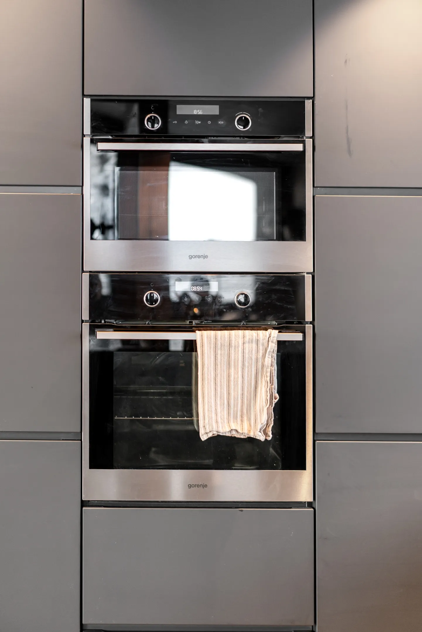 1960s Norwegian Retreat: Renovated 4-Bedroom Country House with Expansive Garden - View image 17 of 47