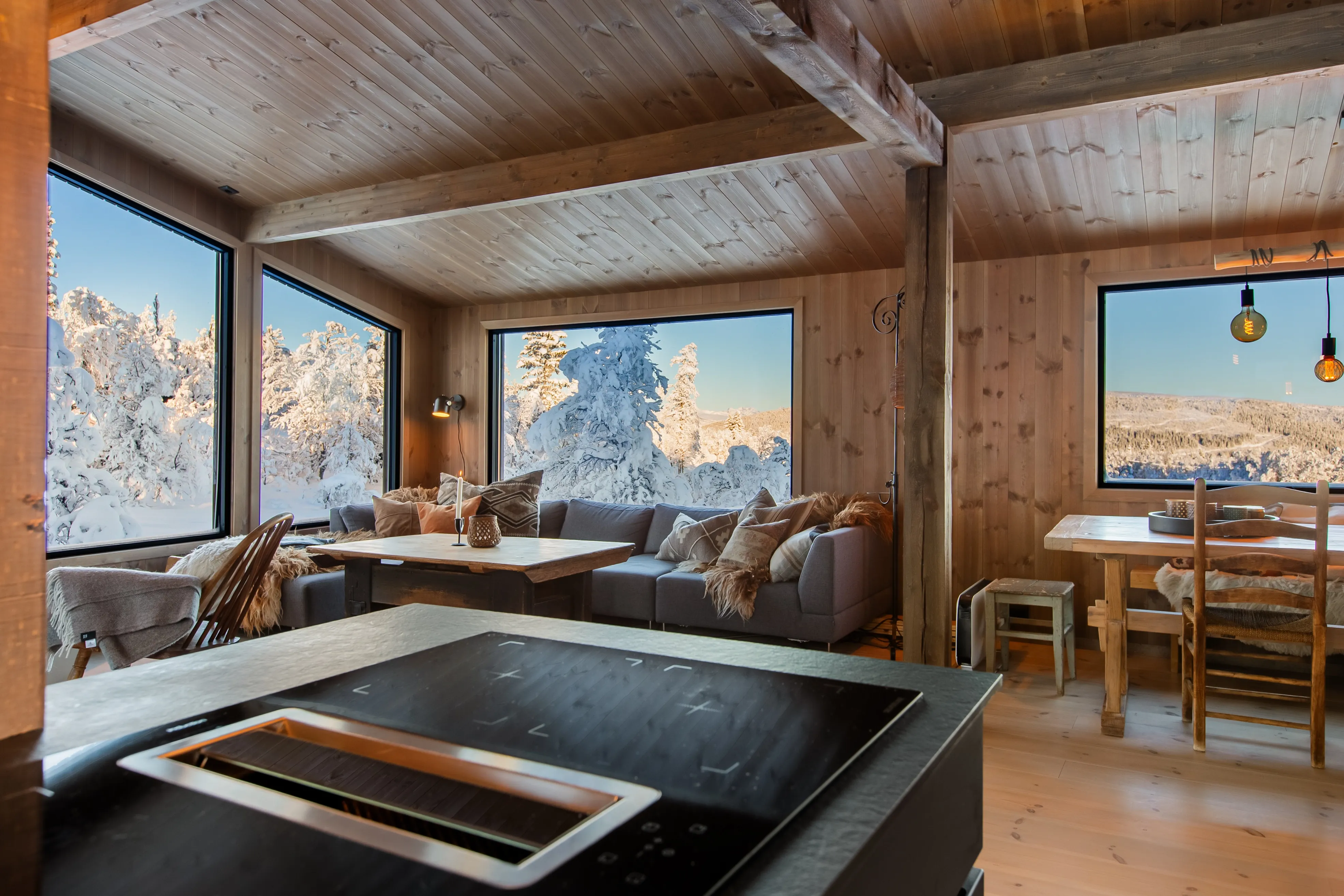 1960s Norwegian Retreat: Renovated 4-Bedroom Country House with Expansive Garden - View image 20 of 47