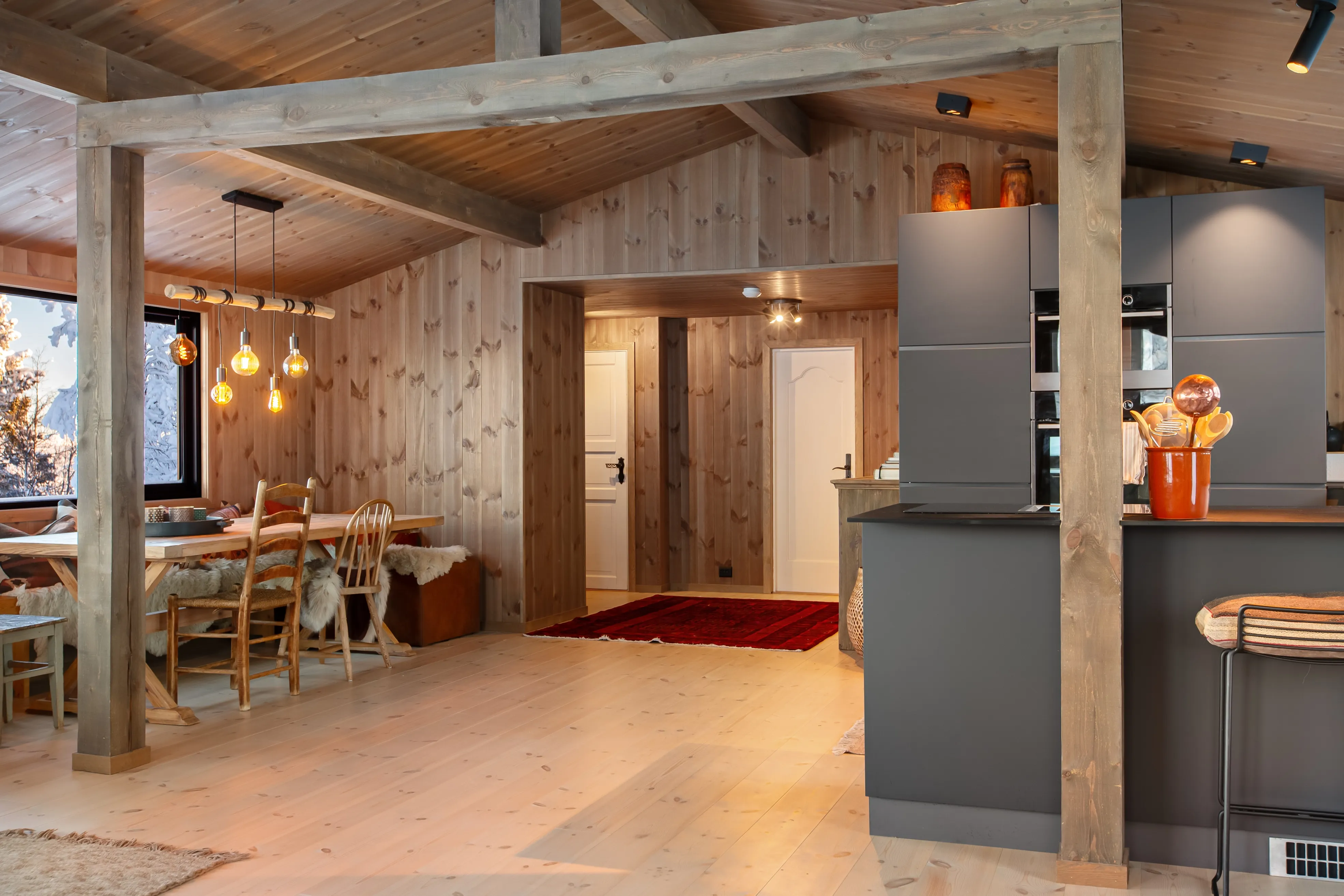 1960s Norwegian Retreat: Renovated 4-Bedroom Country House with Expansive Garden - View image 22 of 47