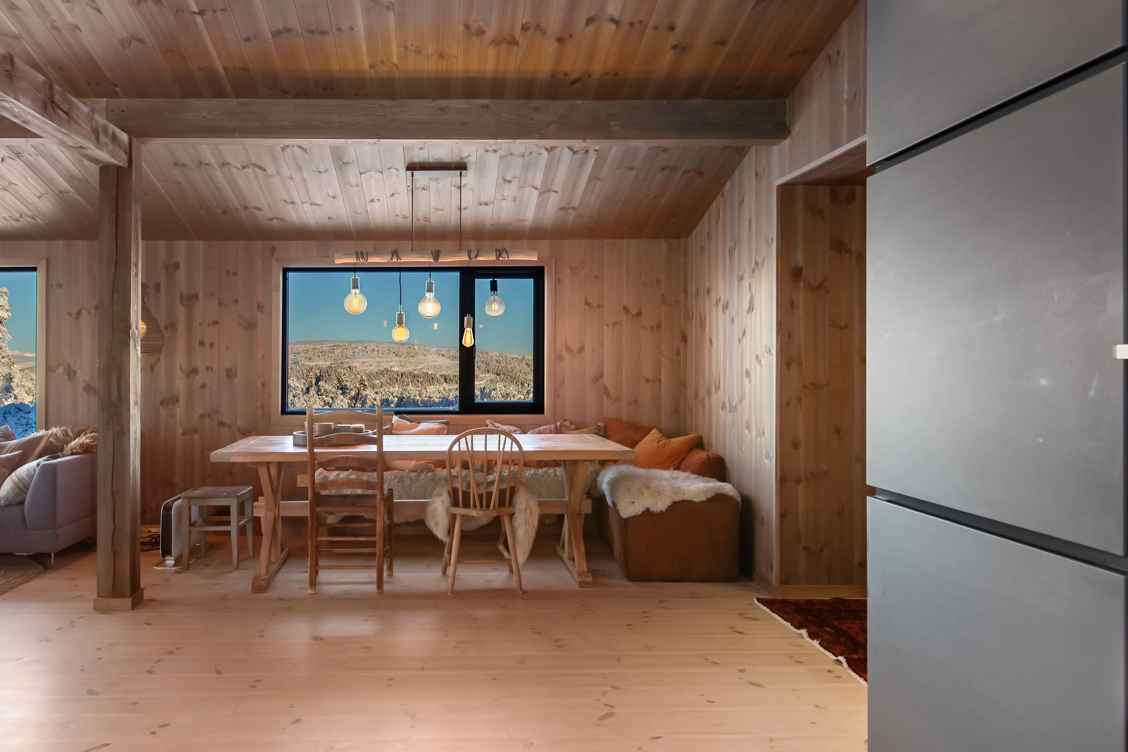 1960s Norwegian Retreat: Renovated 4-Bedroom Country House with Expansive Garden - View image 24 of 47