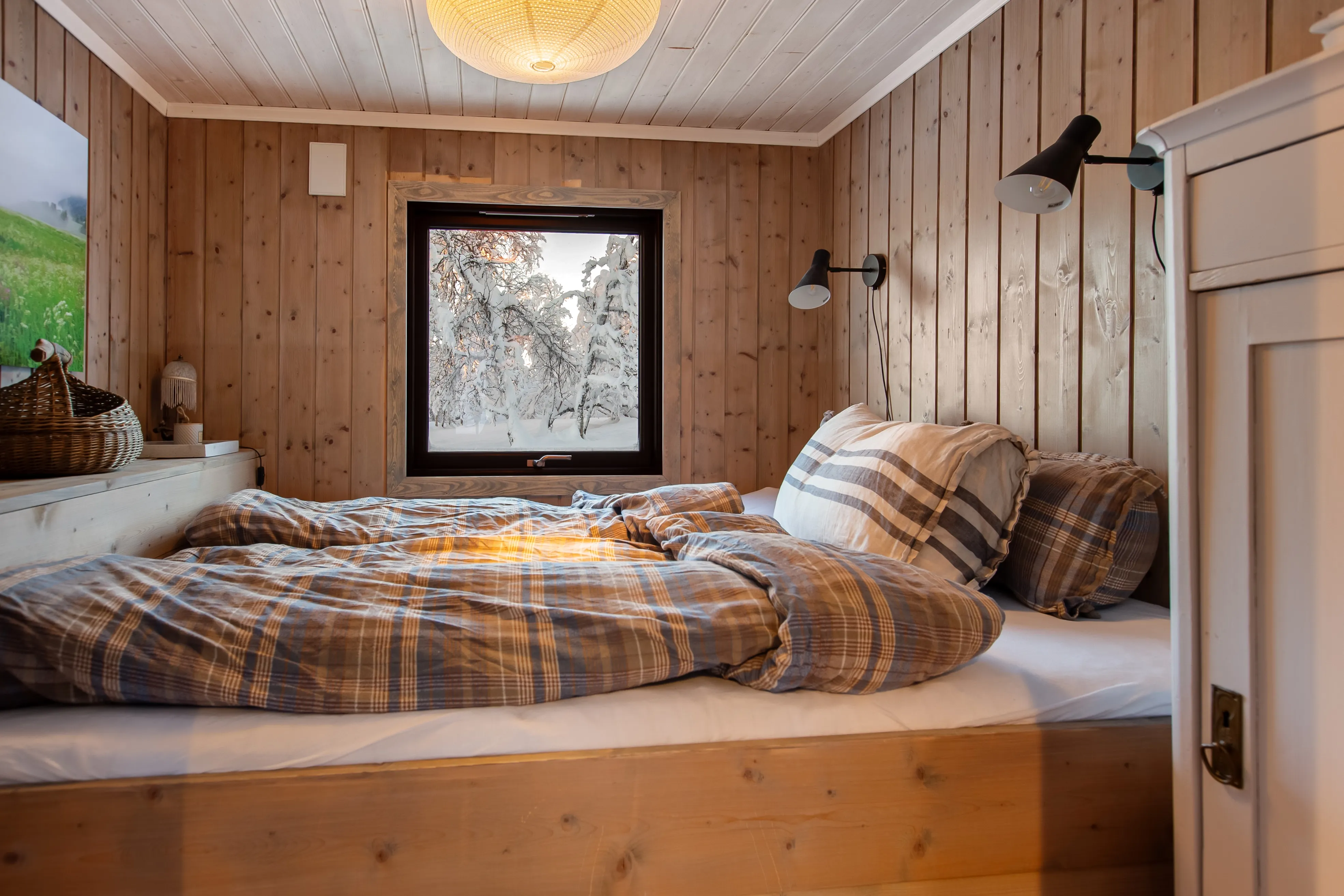 1960s Norwegian Retreat: Renovated 4-Bedroom Country House with Expansive Garden - View image 29 of 47