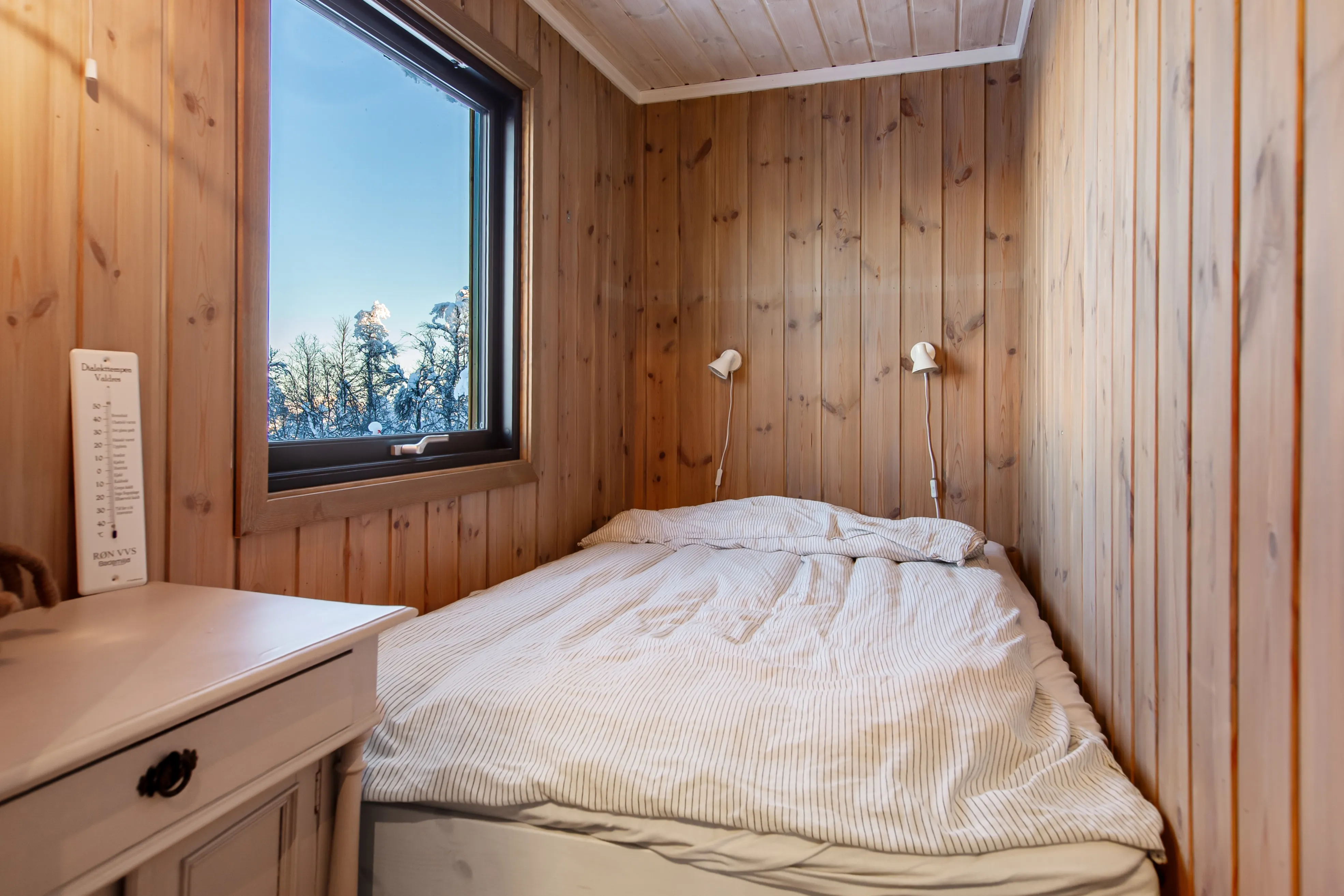 1960s Norwegian Retreat: Renovated 4-Bedroom Country House with Expansive Garden - View image 31 of 47