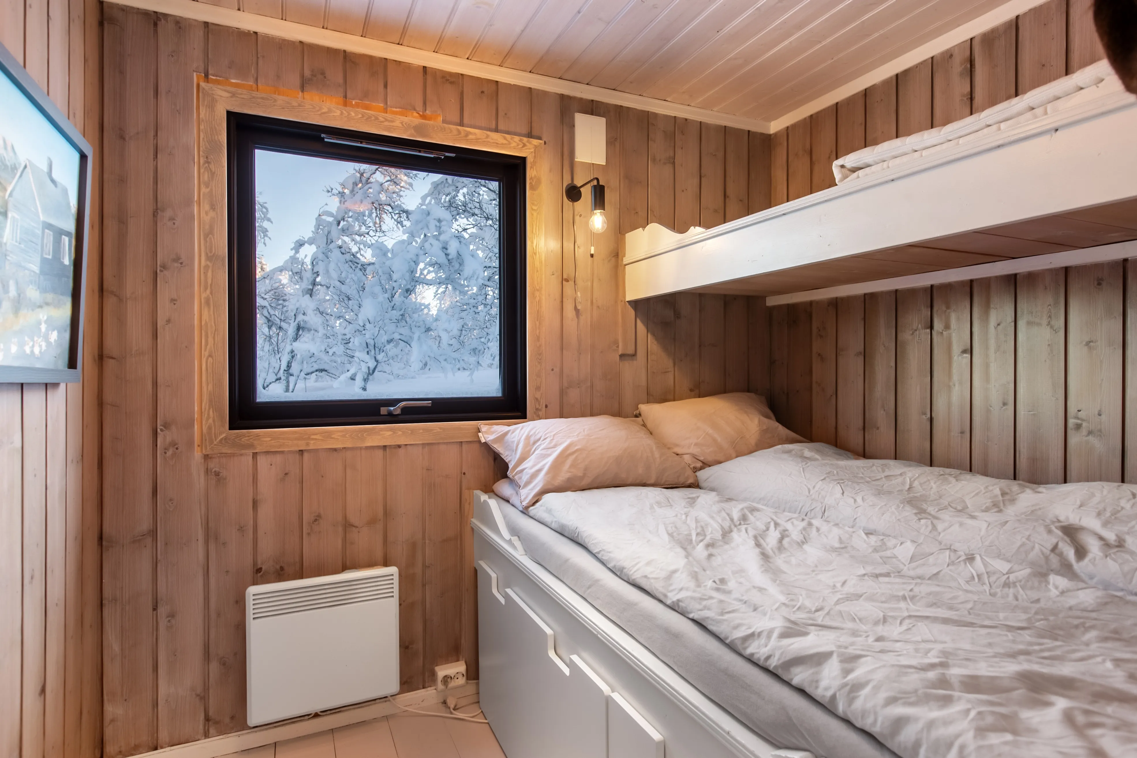 1960s Norwegian Retreat: Renovated 4-Bedroom Country House with Expansive Garden - View image 32 of 47