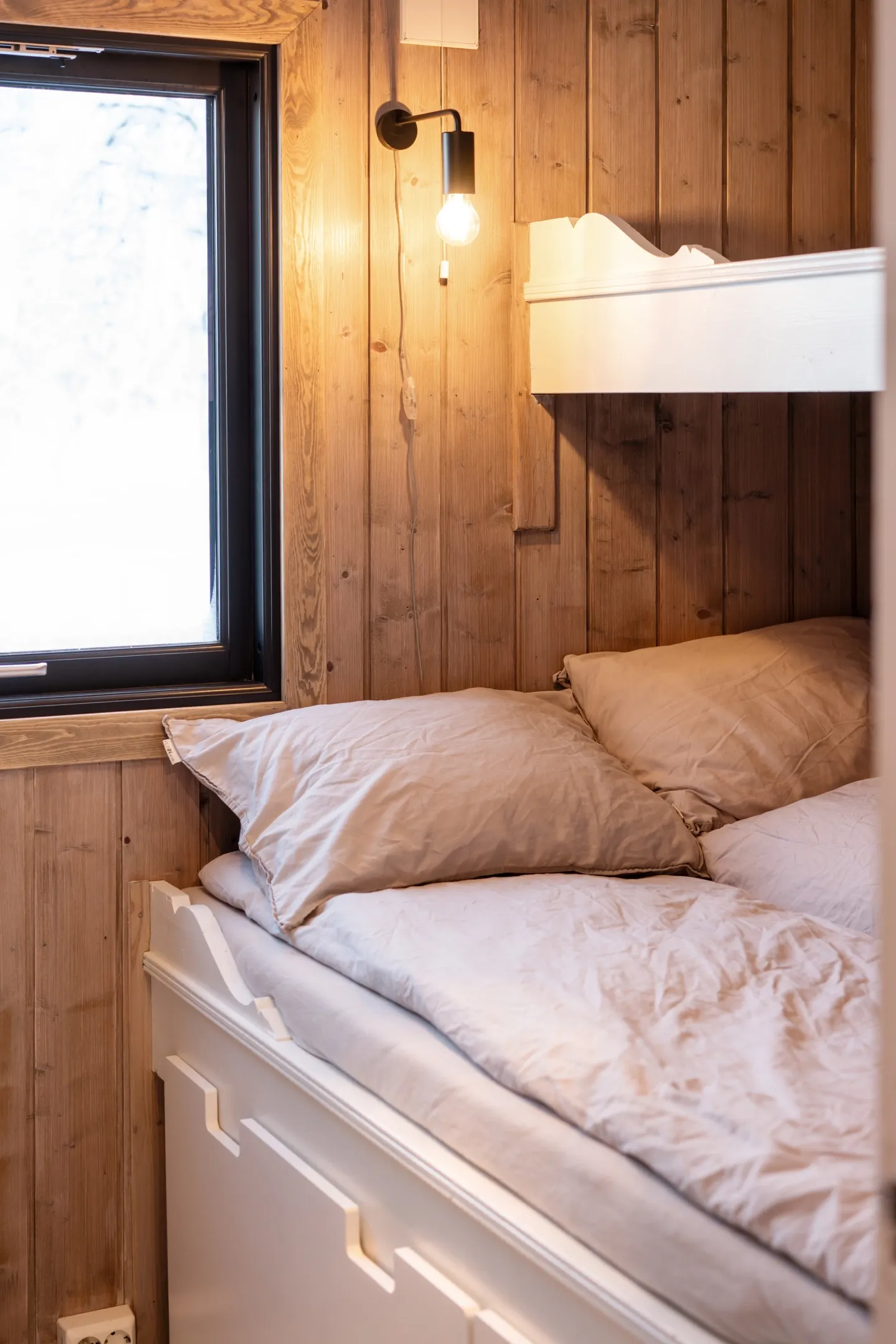 1960s Norwegian Retreat: Renovated 4-Bedroom Country House with Expansive Garden - View image 33 of 47