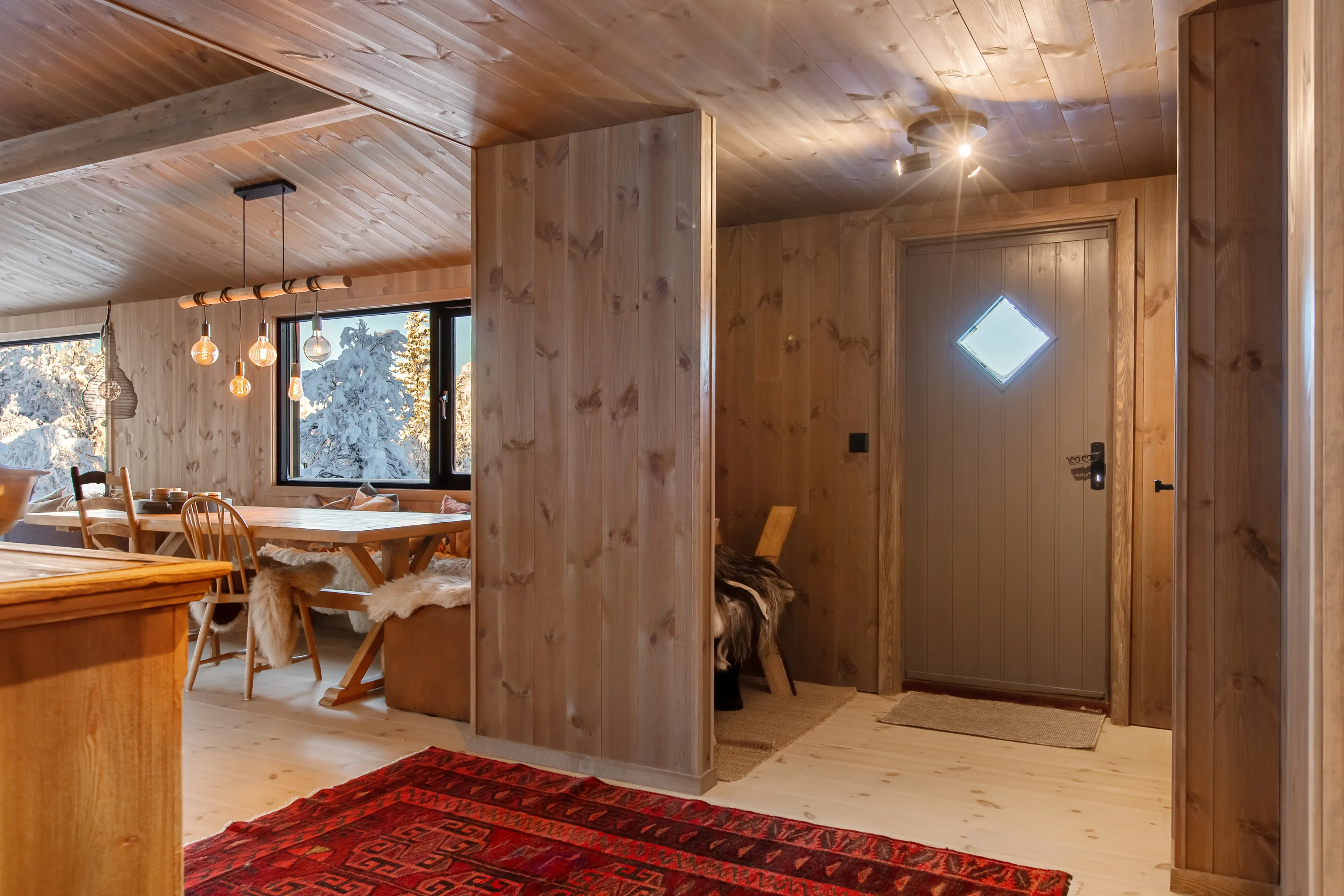 1960s Norwegian Retreat: Renovated 4-Bedroom Country House with Expansive Garden - View image 34 of 47