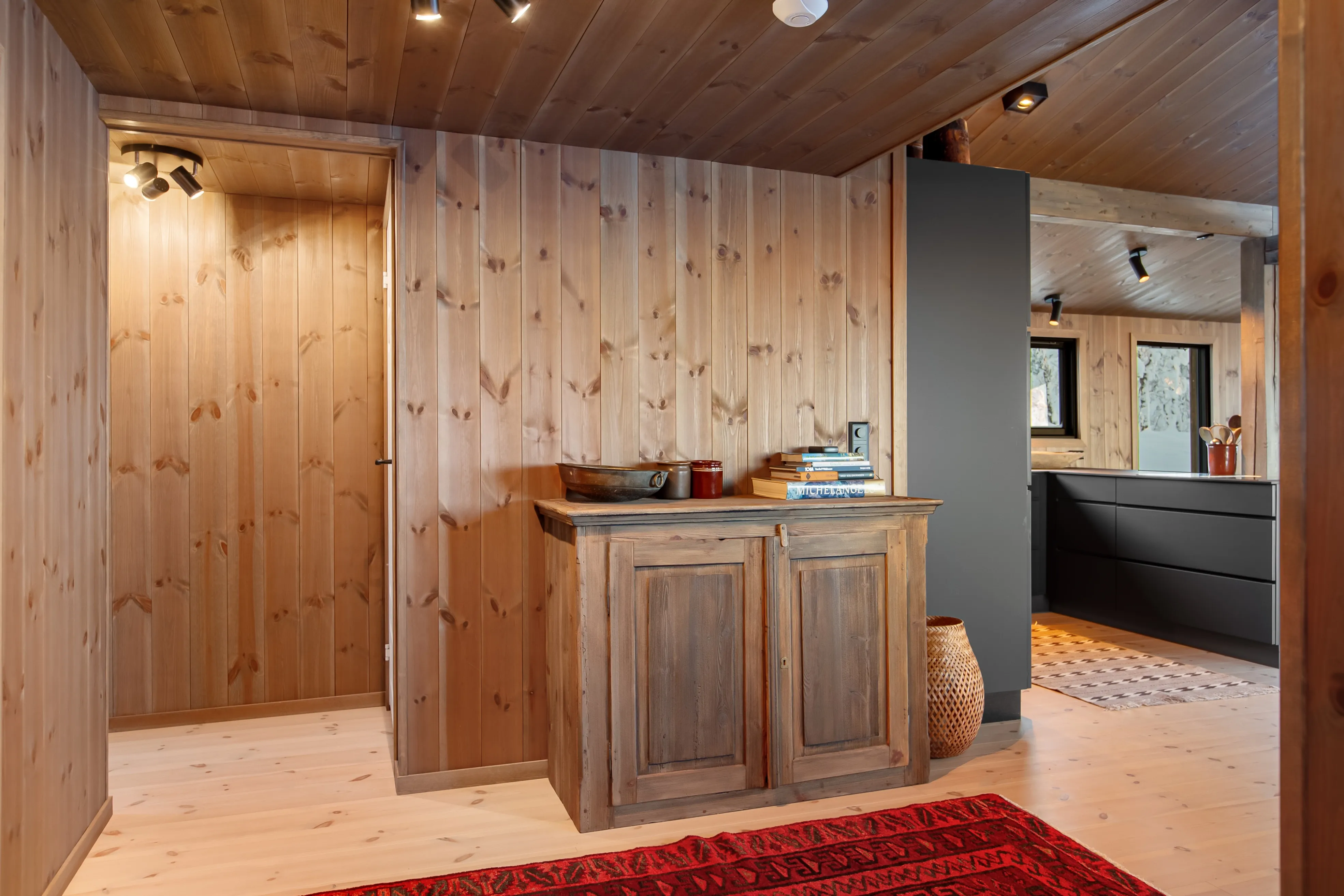 1960s Norwegian Retreat: Renovated 4-Bedroom Country House with Expansive Garden - View image 35 of 47