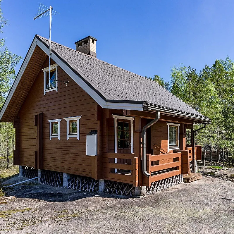 Finnish Country House with Expansive Garden and Wood Heating in Taivassalo