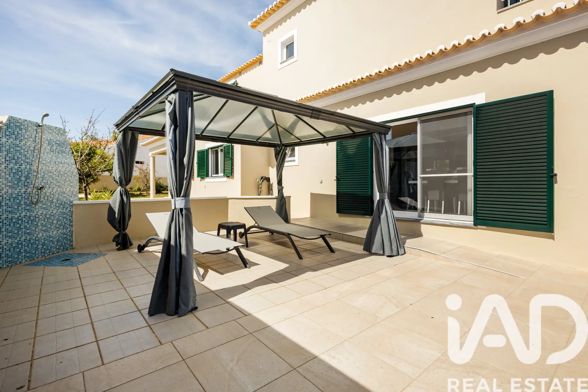 Modern 4-Bedroom Villa with Pool and Garden in Lagoa, Portugal - View image 6 of 30