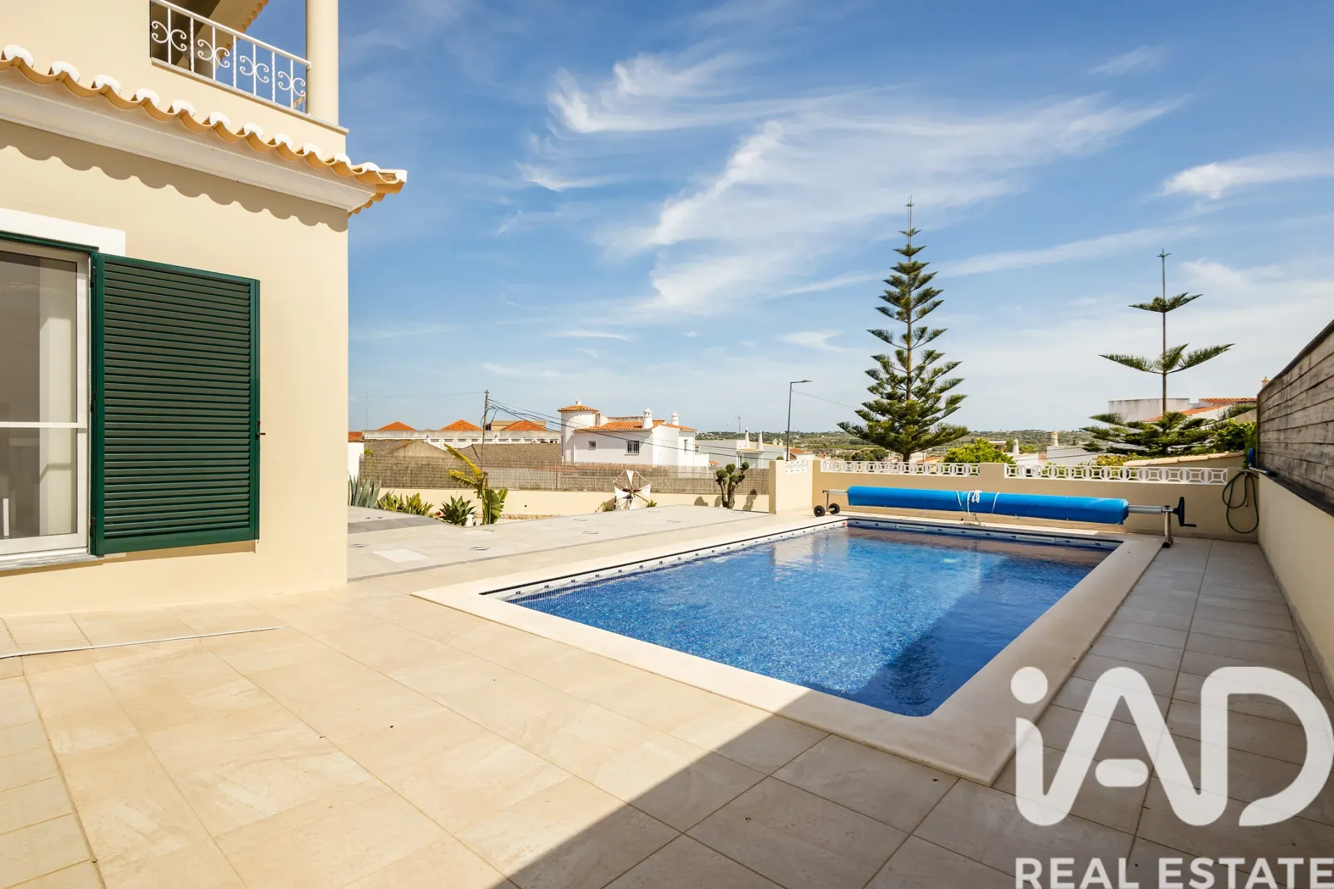 Modern 4-Bedroom Villa with Pool and Garden in Lagoa, Portugal - View image 7 of 30