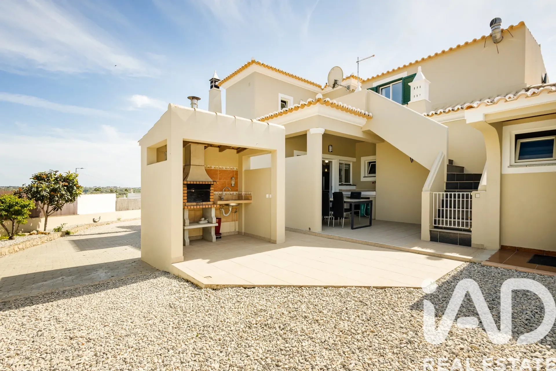 Modern 4-Bedroom Villa with Pool and Garden in Lagoa, Portugal - View image 8 of 30