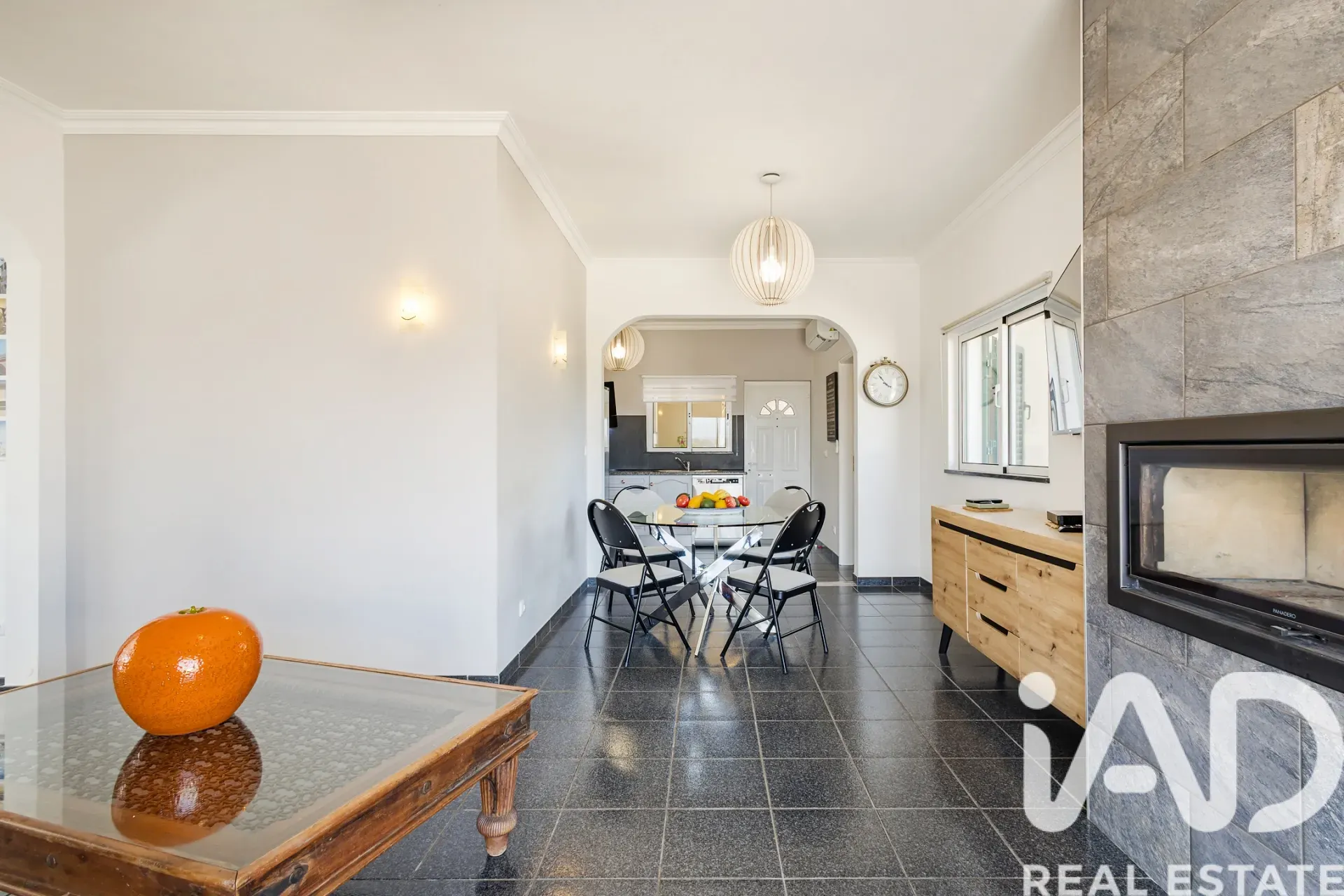 Modern 4-Bedroom Villa with Pool and Garden in Lagoa, Portugal - View image 14 of 30