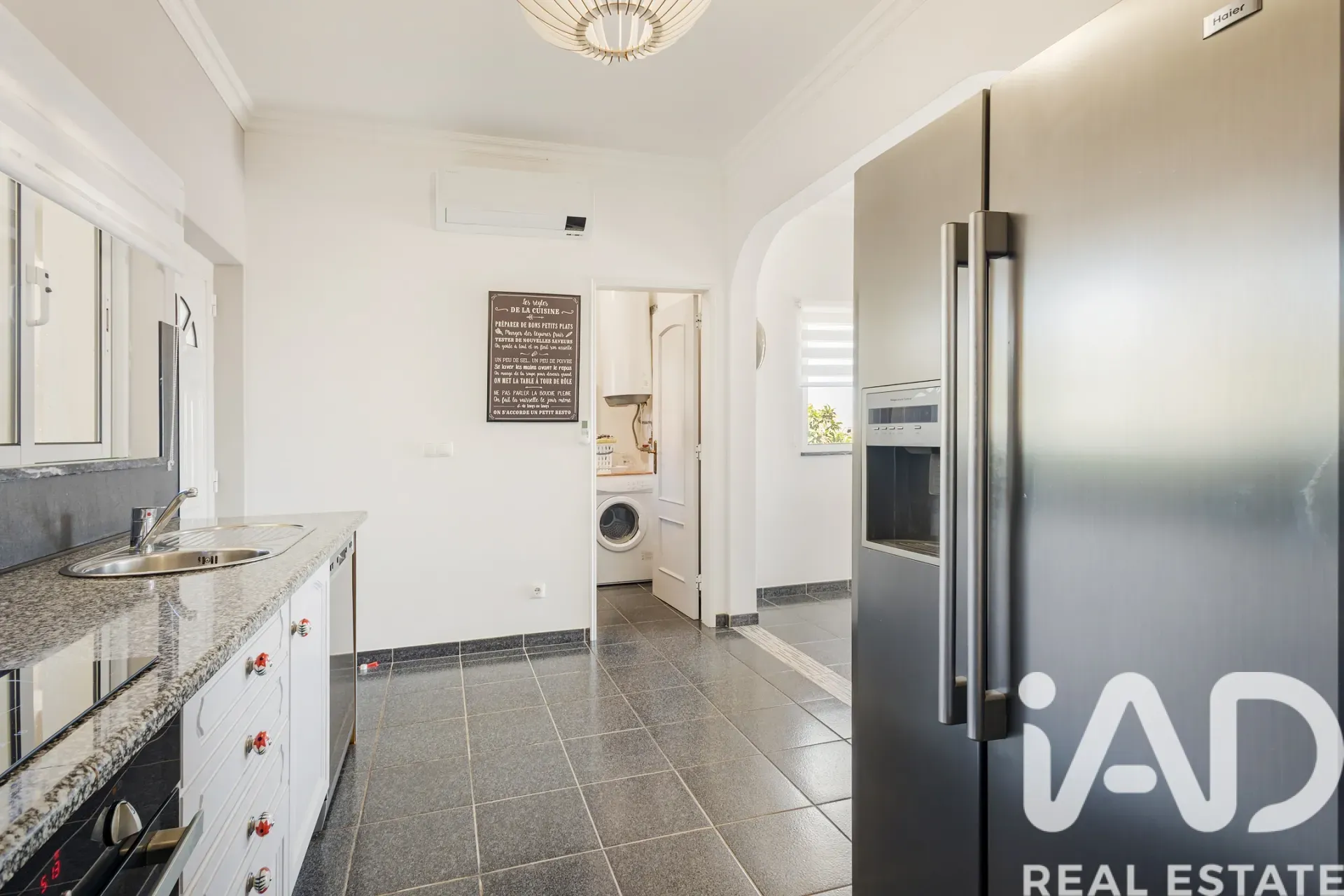 Modern 4-Bedroom Villa with Pool and Garden in Lagoa, Portugal - View image 16 of 30