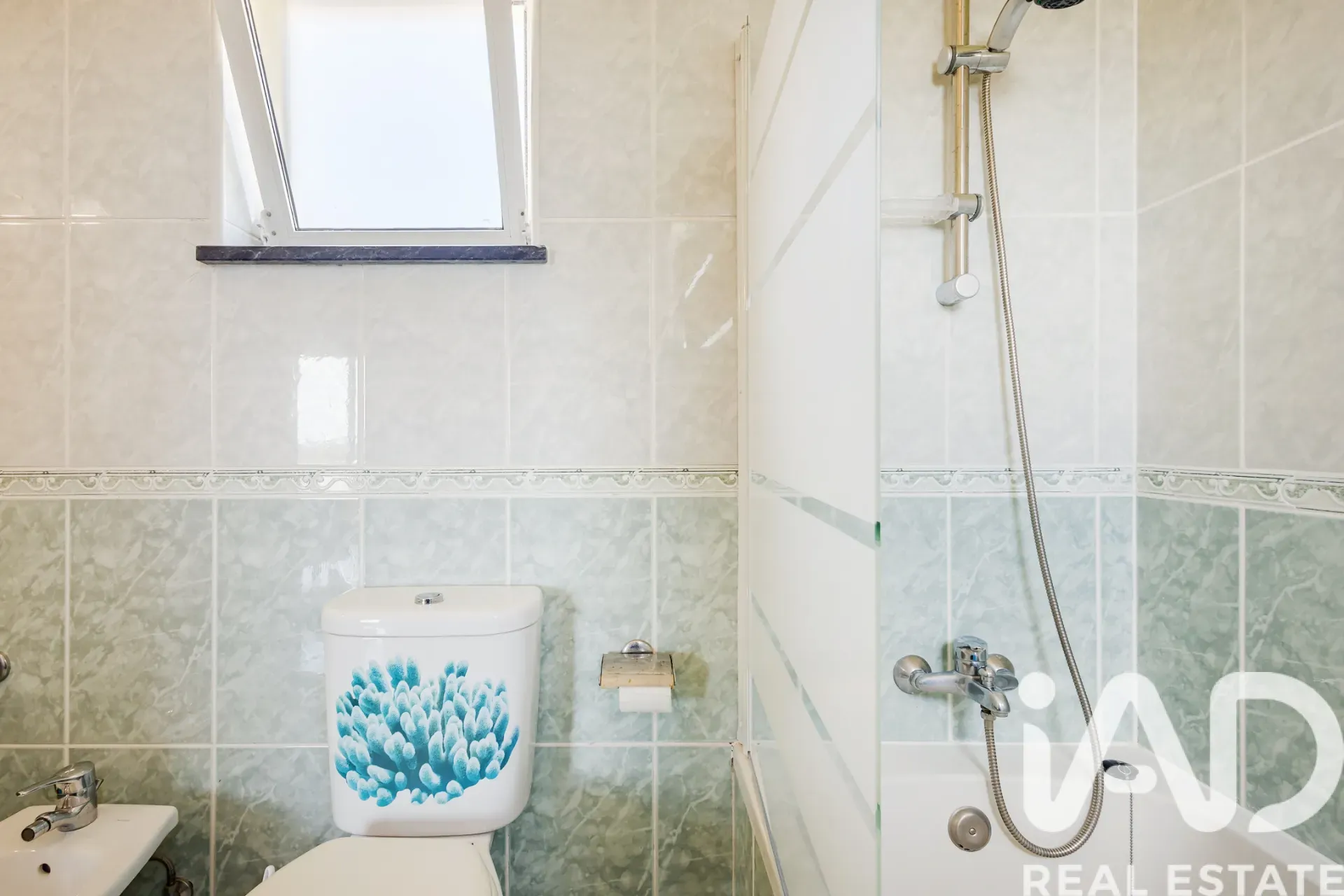 Modern 4-Bedroom Villa with Pool and Garden in Lagoa, Portugal - View image 21 of 30