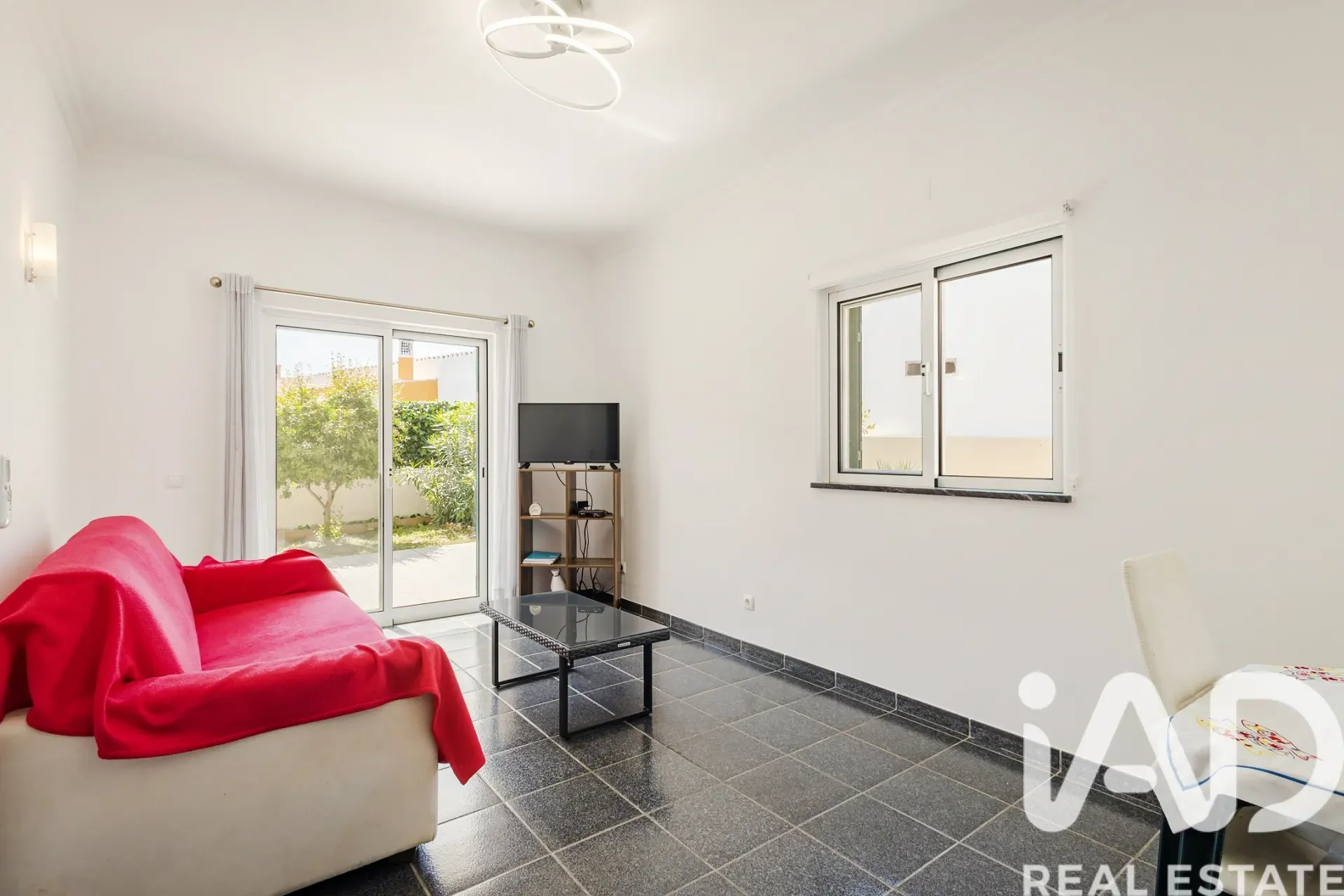 Modern 4-Bedroom Villa with Pool and Garden in Lagoa, Portugal - View image 26 of 30