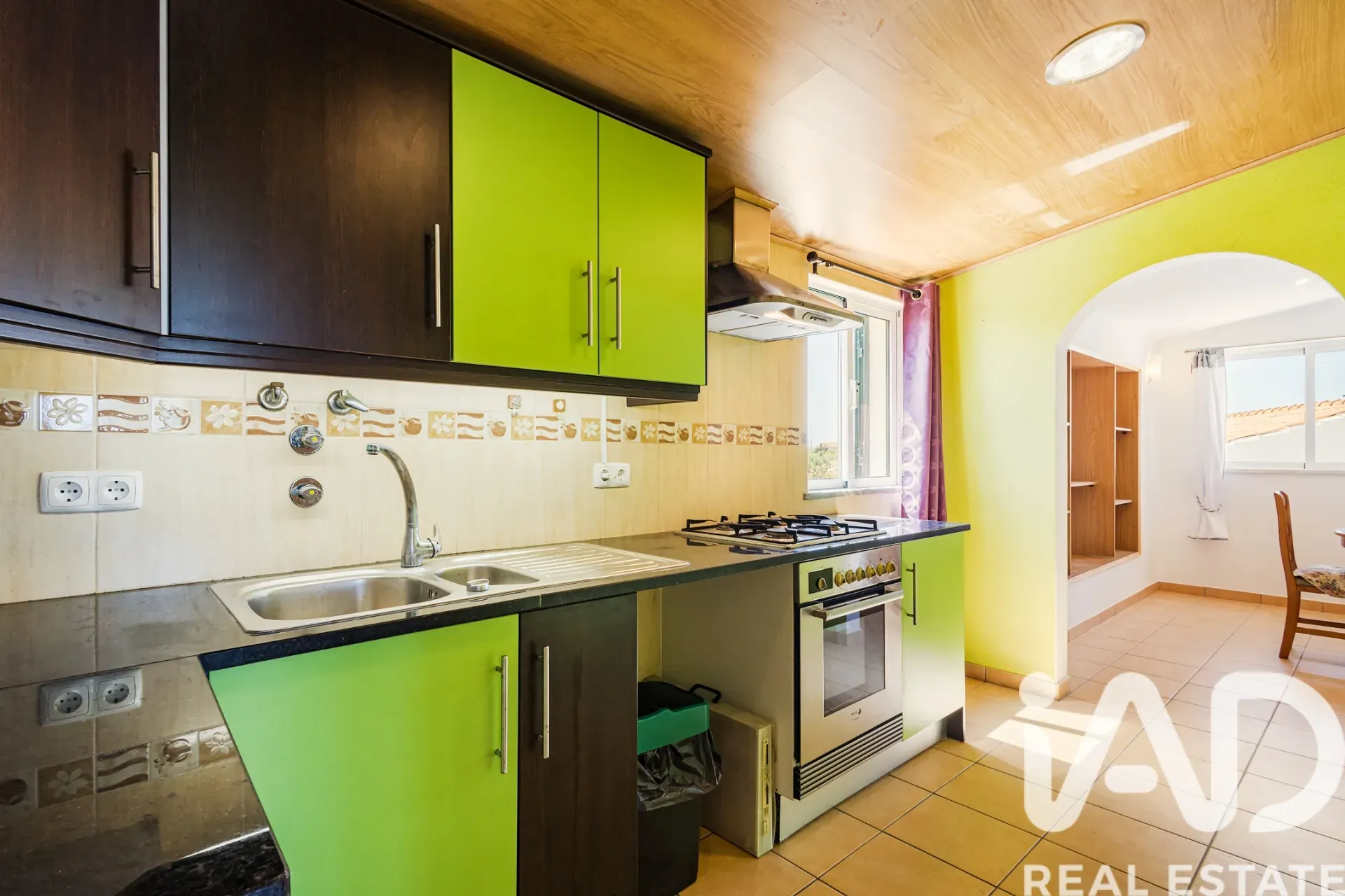 Modern 4-Bedroom Villa with Pool and Garden in Lagoa, Portugal - View image 30 of 30