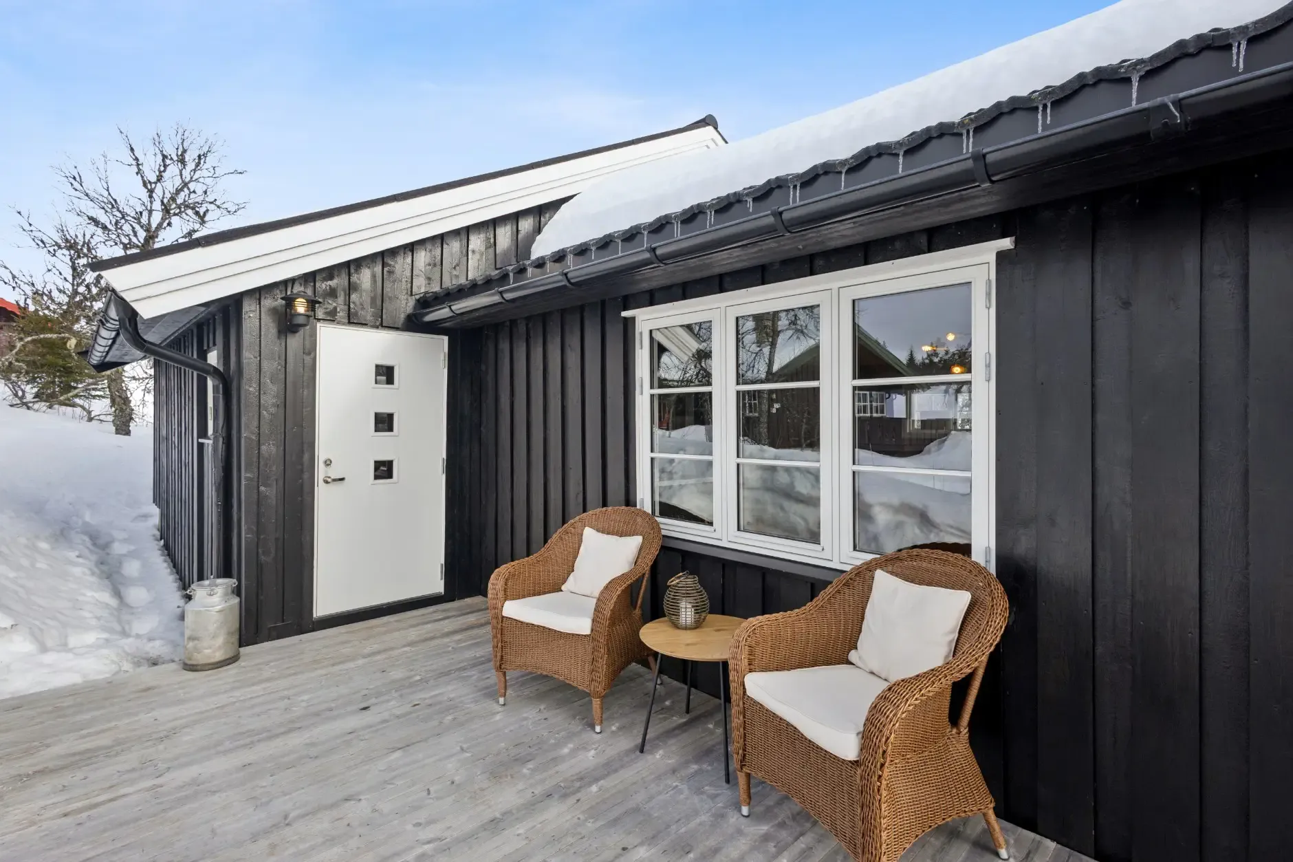 Norwegian Retreat: Modern 2-Bedroom Cabin with Terrace Near Ski Trails - Image 2