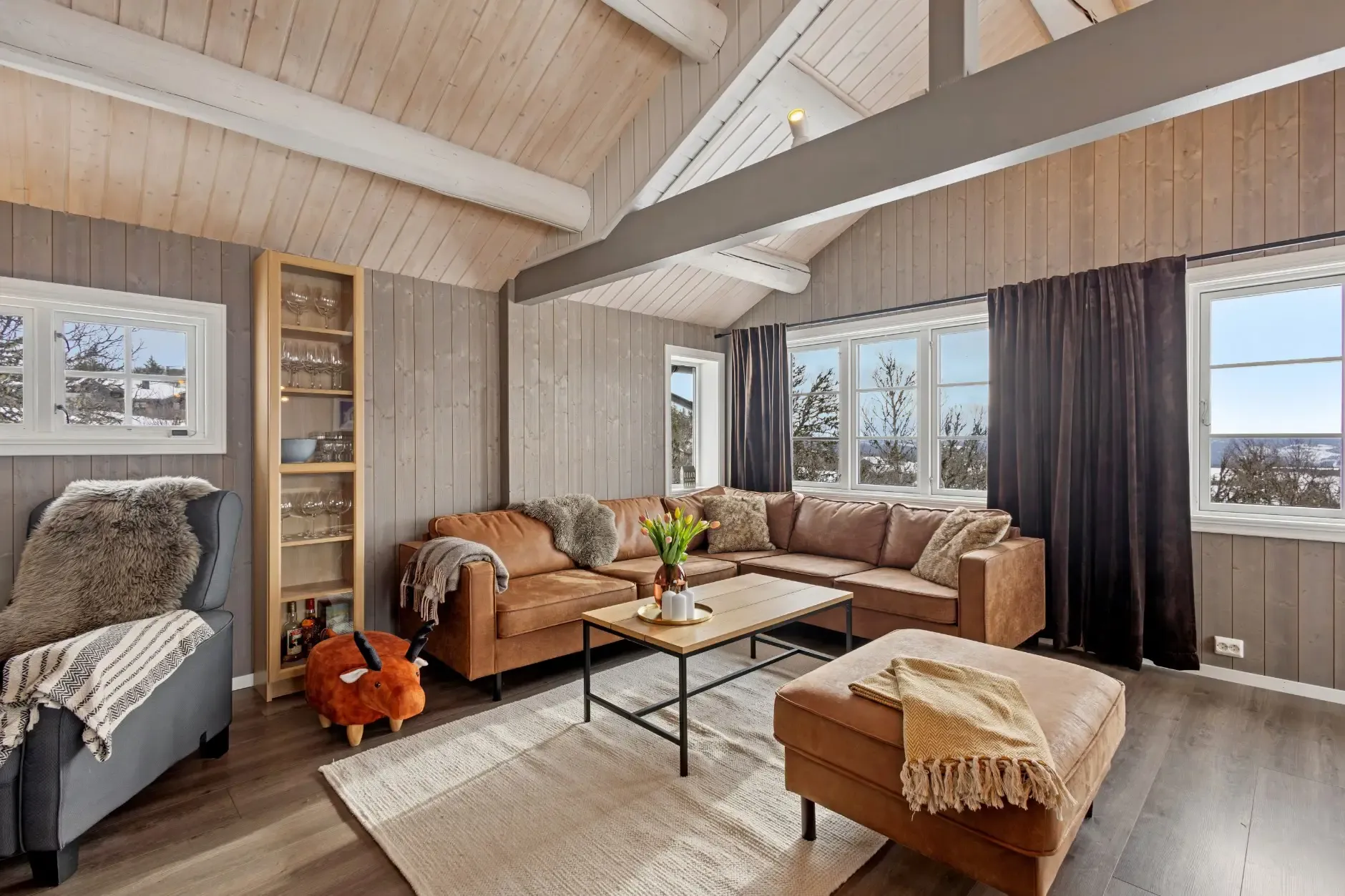 Norwegian Retreat: Modern 2-Bedroom Cabin with Terrace Near Ski Trails - Image 4