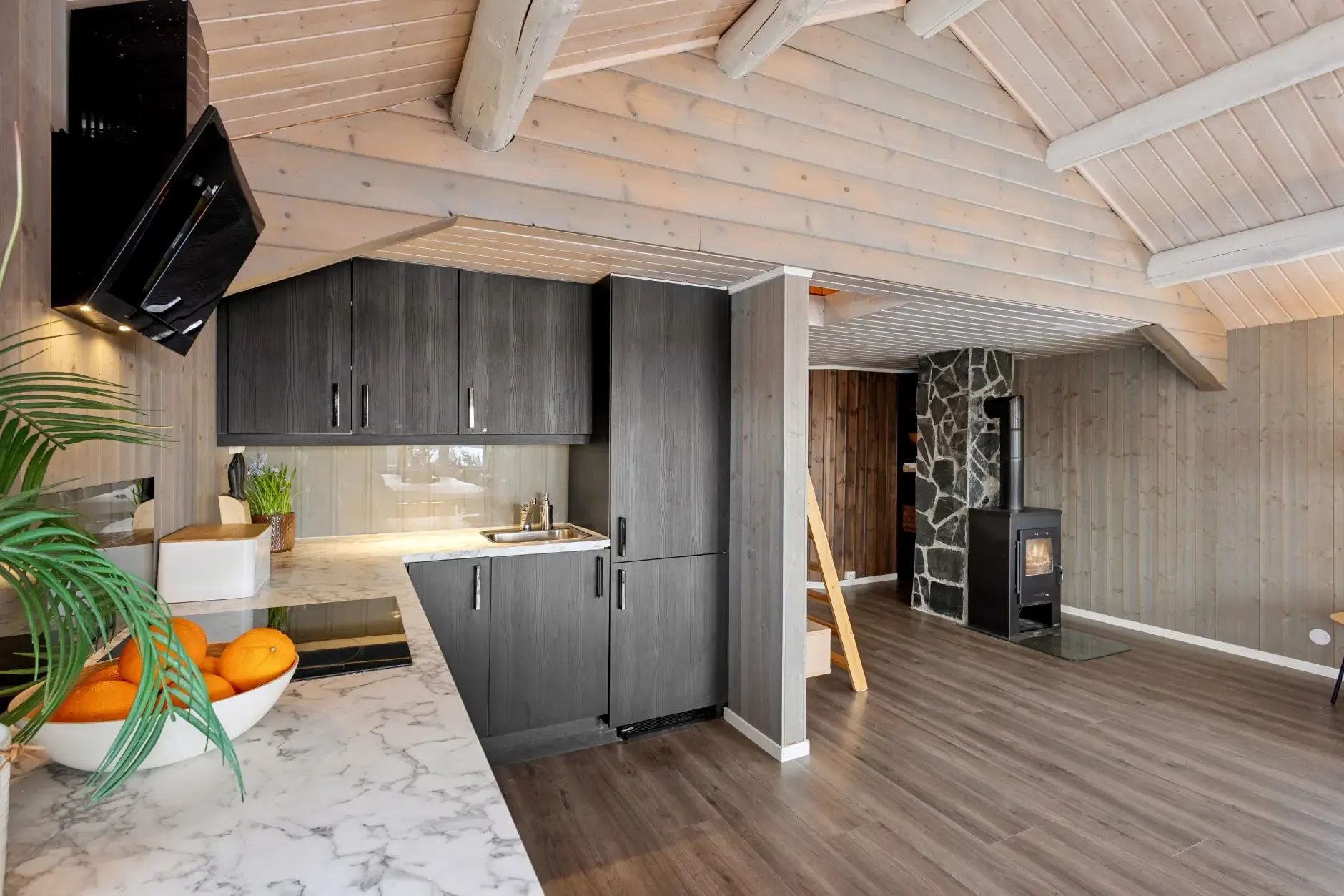 Norwegian Retreat: Modern 2-Bedroom Cabin with Terrace Near Ski Trails - View image 10 of 30