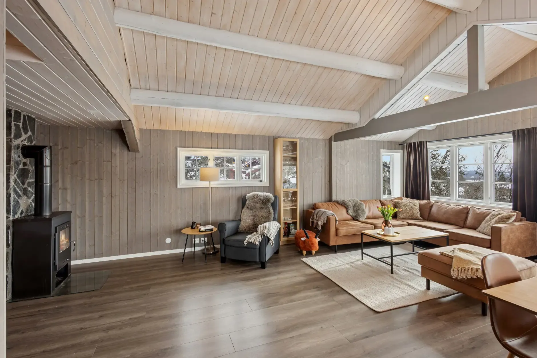 Norwegian Retreat: Modern 2-Bedroom Cabin with Terrace Near Ski Trails - View image 11 of 30