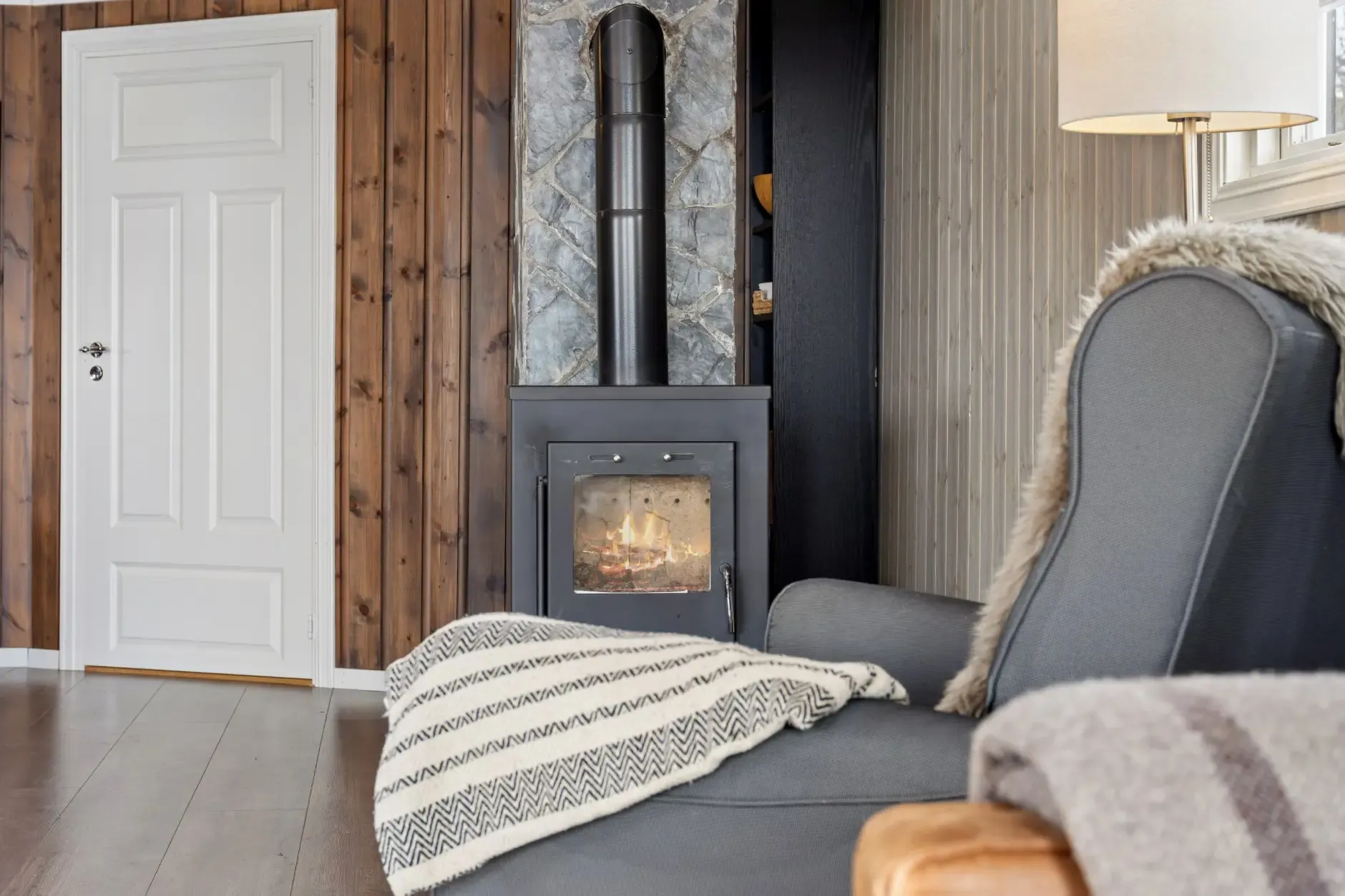 Norwegian Retreat: Modern 2-Bedroom Cabin with Terrace Near Ski Trails - View image 12 of 30