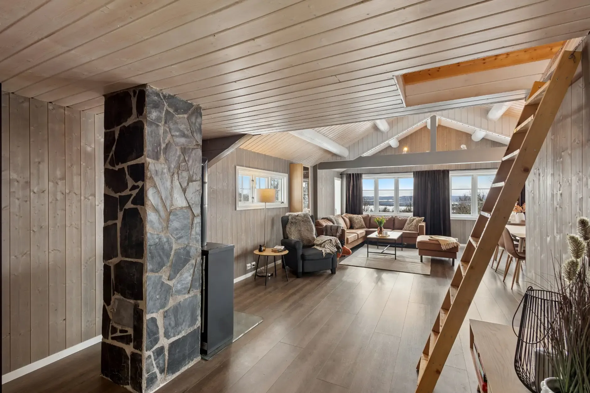 Norwegian Retreat: Modern 2-Bedroom Cabin with Terrace Near Ski Trails - View image 14 of 30