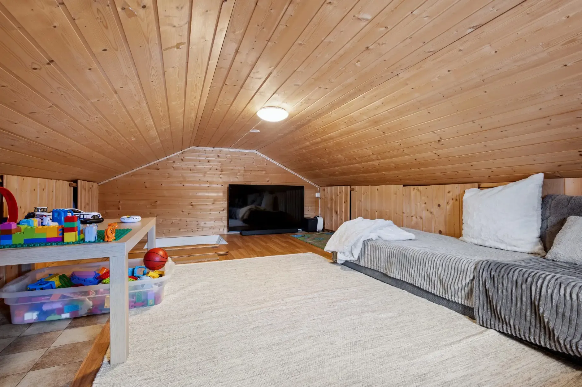 Norwegian Retreat: Modern 2-Bedroom Cabin with Terrace Near Ski Trails - View image 16 of 30