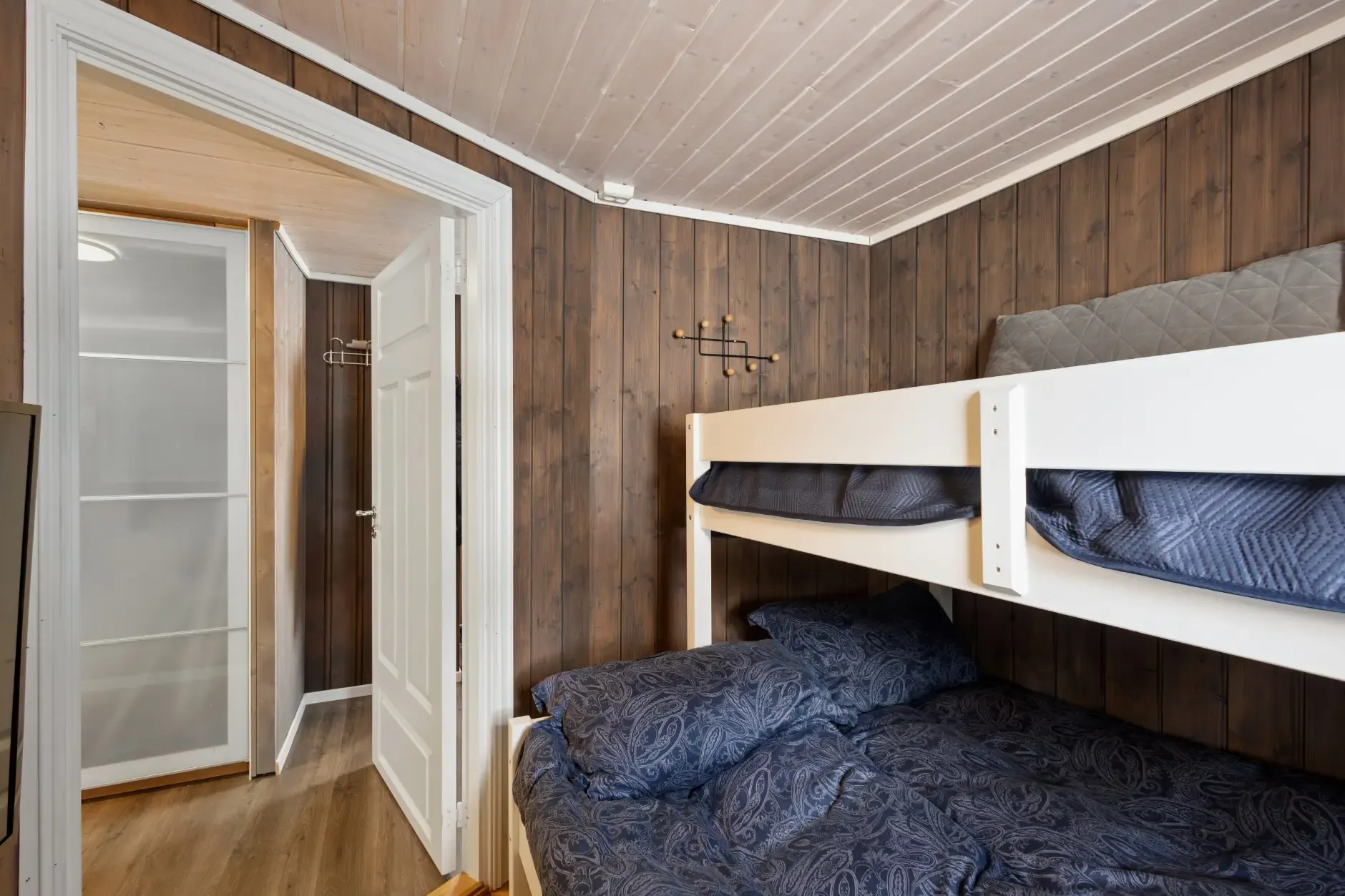 Norwegian Retreat: Modern 2-Bedroom Cabin with Terrace Near Ski Trails - View image 24 of 30