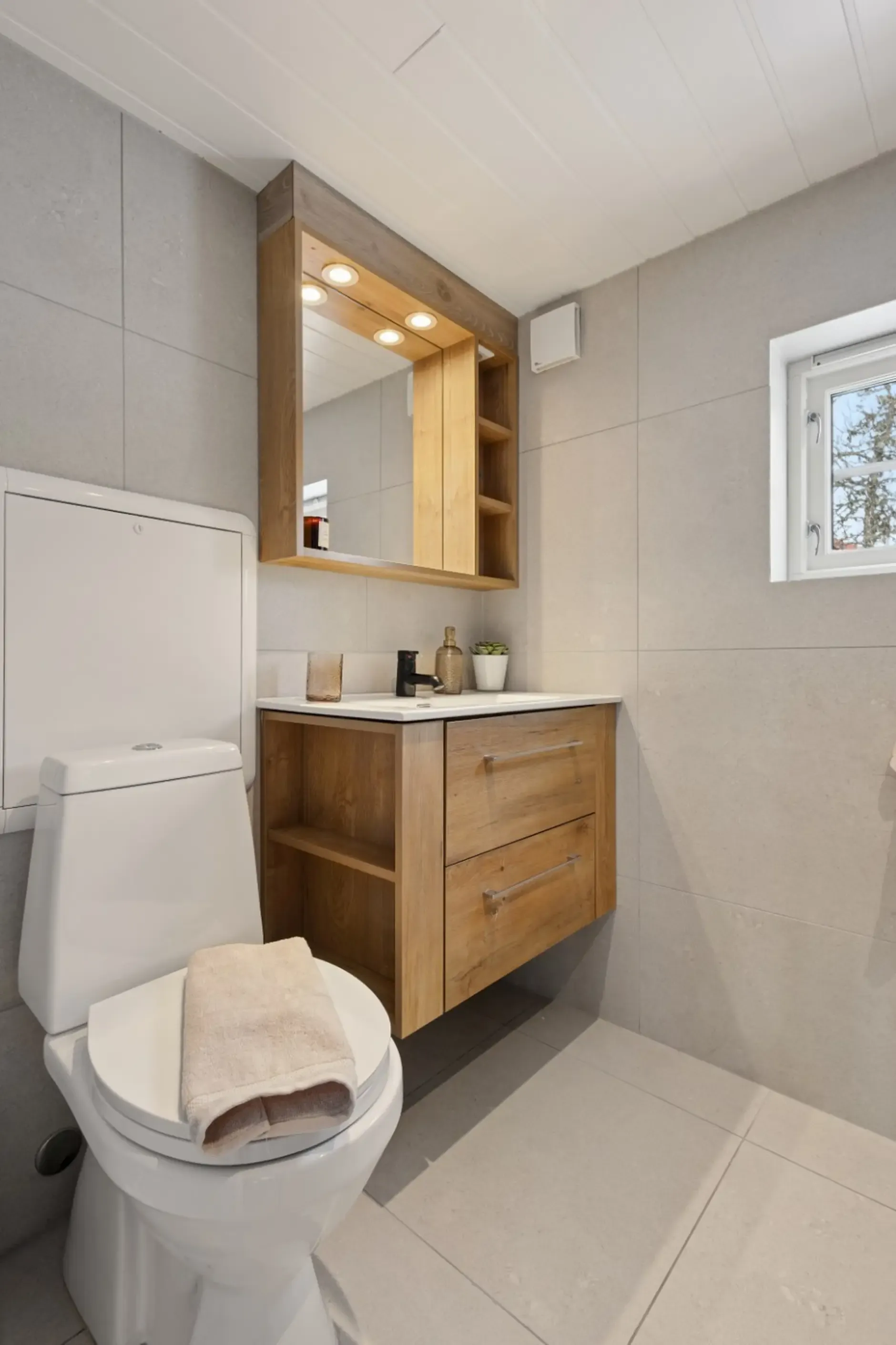 Norwegian Retreat: Modern 2-Bedroom Cabin with Terrace Near Ski Trails - View image 27 of 30