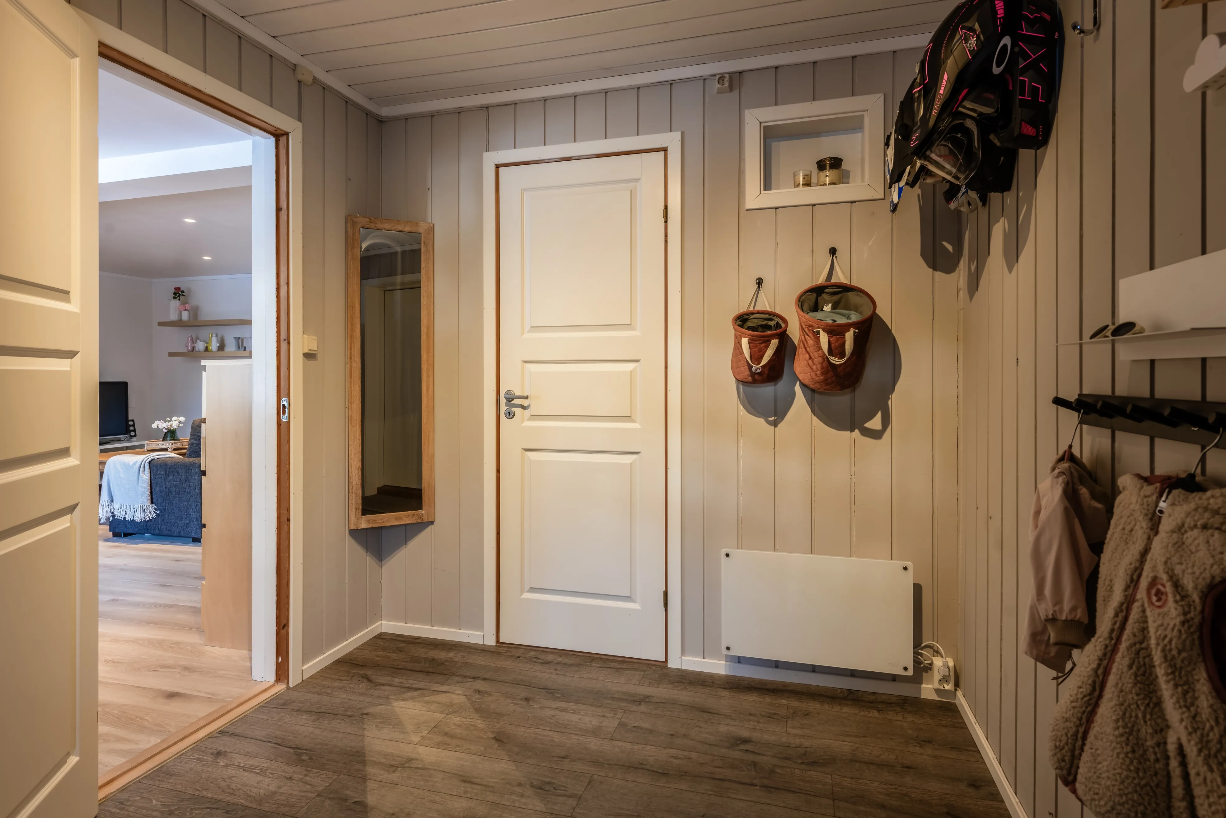 Romslig norsk hus fra 1980-tallet med terrasse og parkeringsplass i Hol - Vis bilde 6 av 50