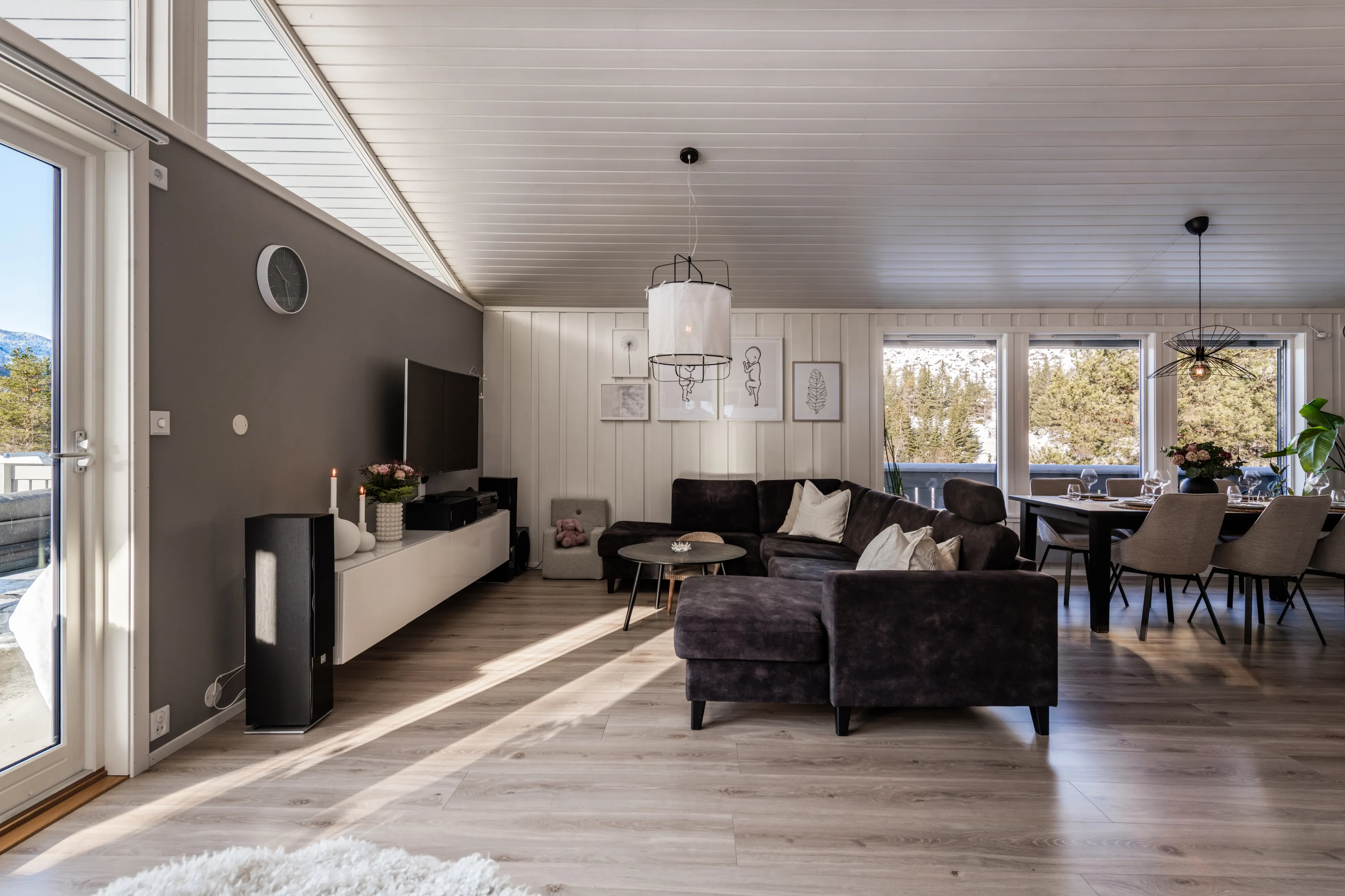 Romslig norsk hus fra 1980-tallet med terrasse og parkeringsplass i Hol - Vis bilde 8 av 50