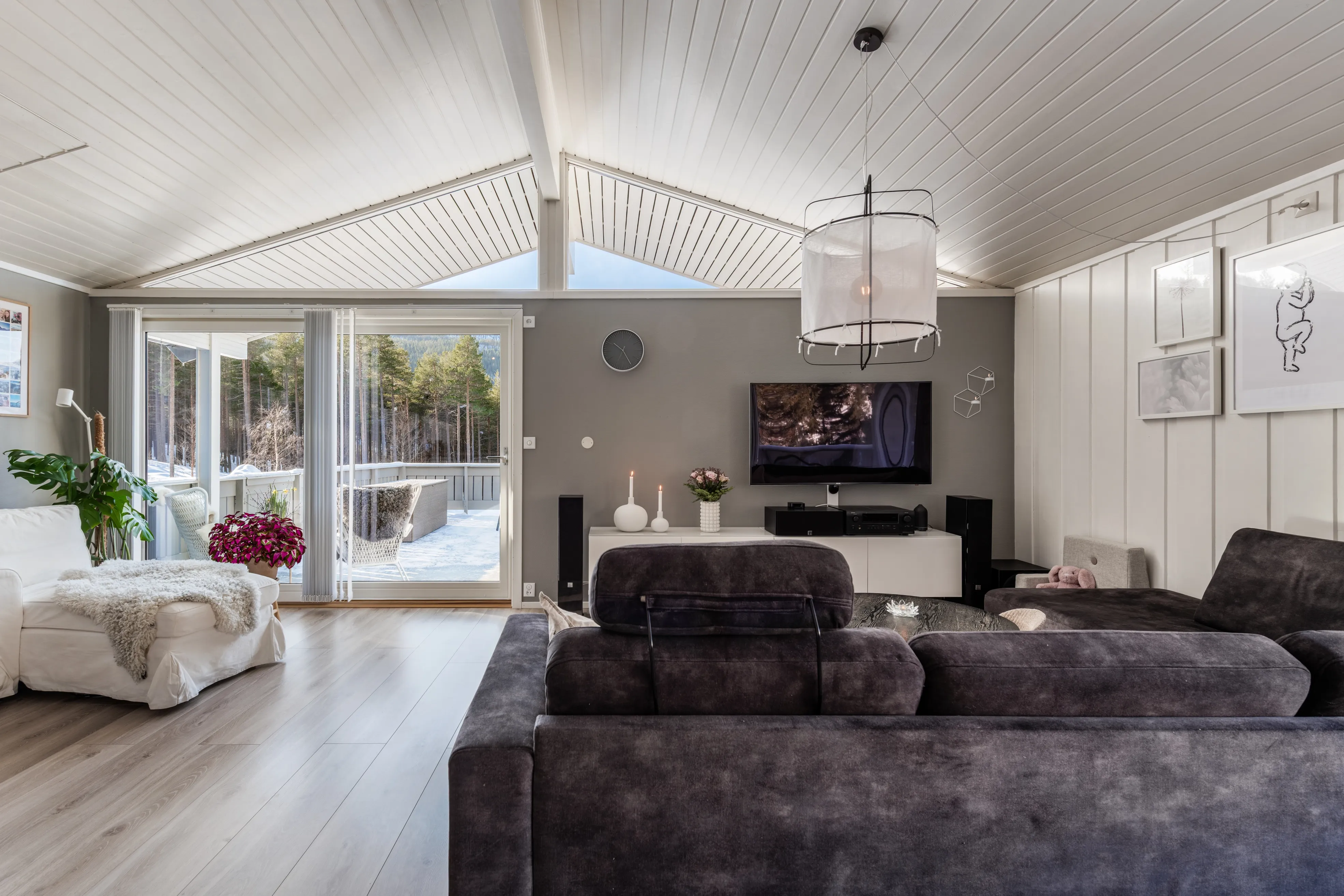 Romslig norsk hus fra 1980-tallet med terrasse og parkeringsplass i Hol - Vis bilde 9 av 50