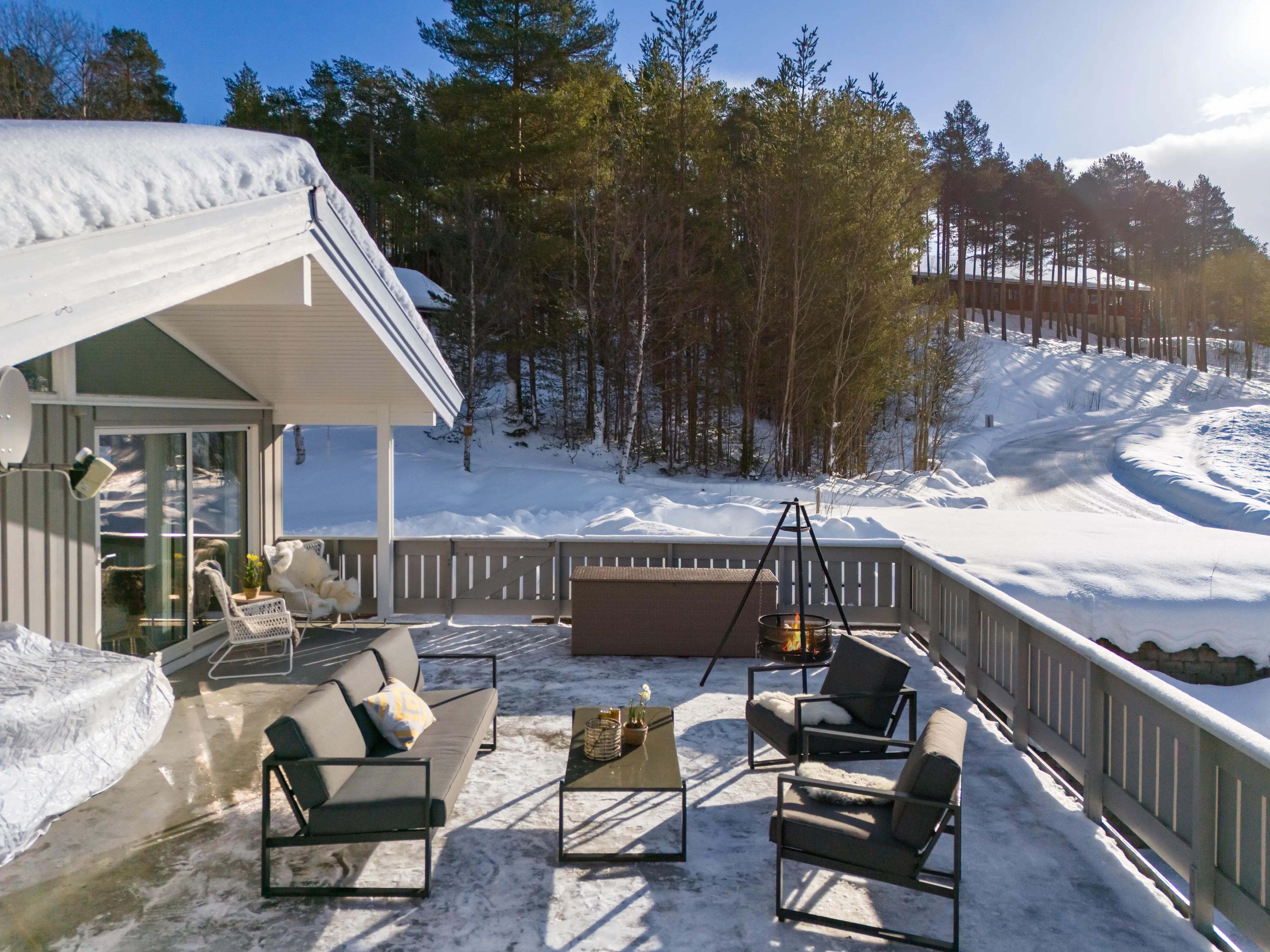 Romslig norsk hus fra 1980-tallet med terrasse og parkeringsplass i Hol - Vis bilde 11 av 50