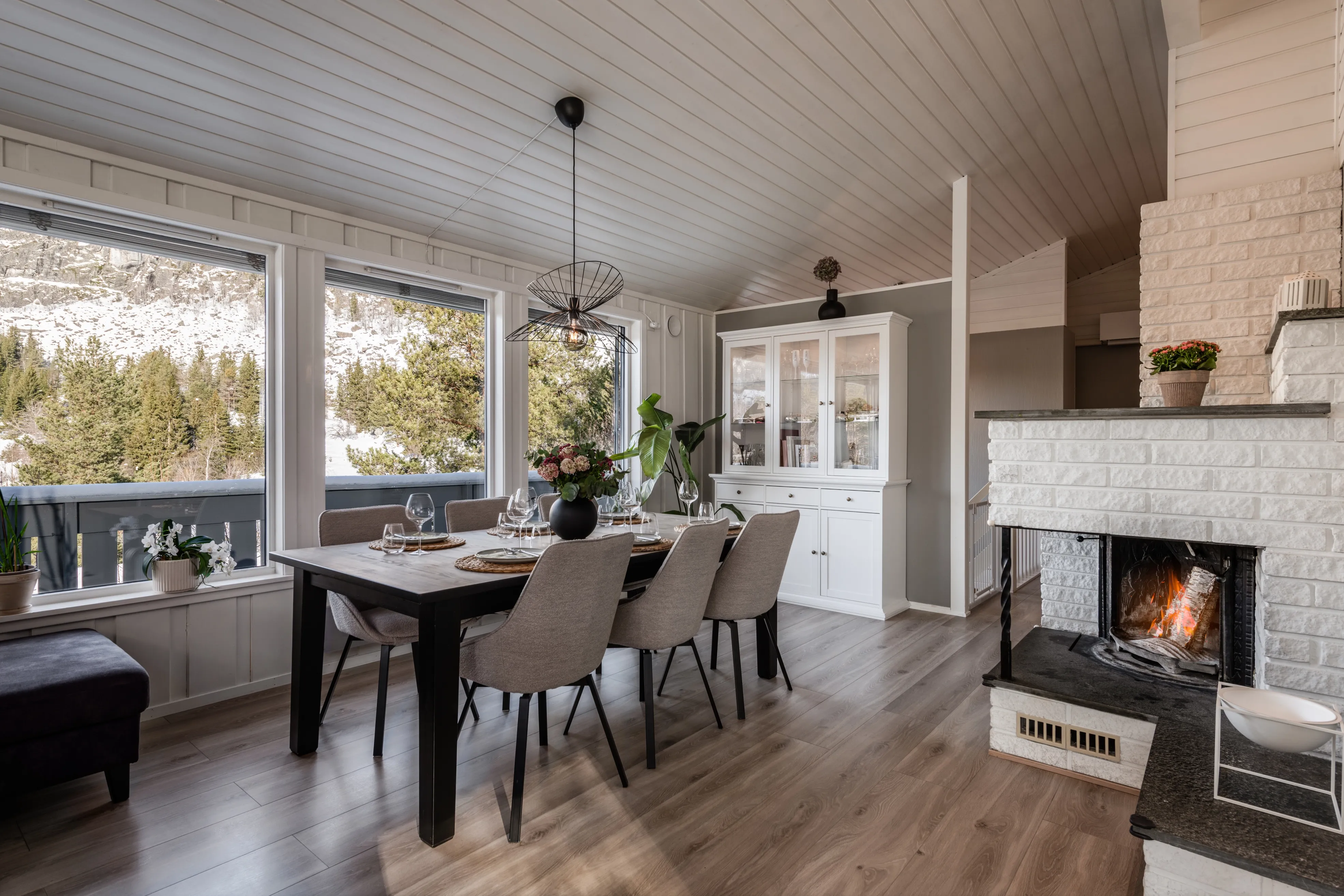 Romslig norsk hus fra 1980-tallet med terrasse og parkeringsplass i Hol - Vis bilde 14 av 50