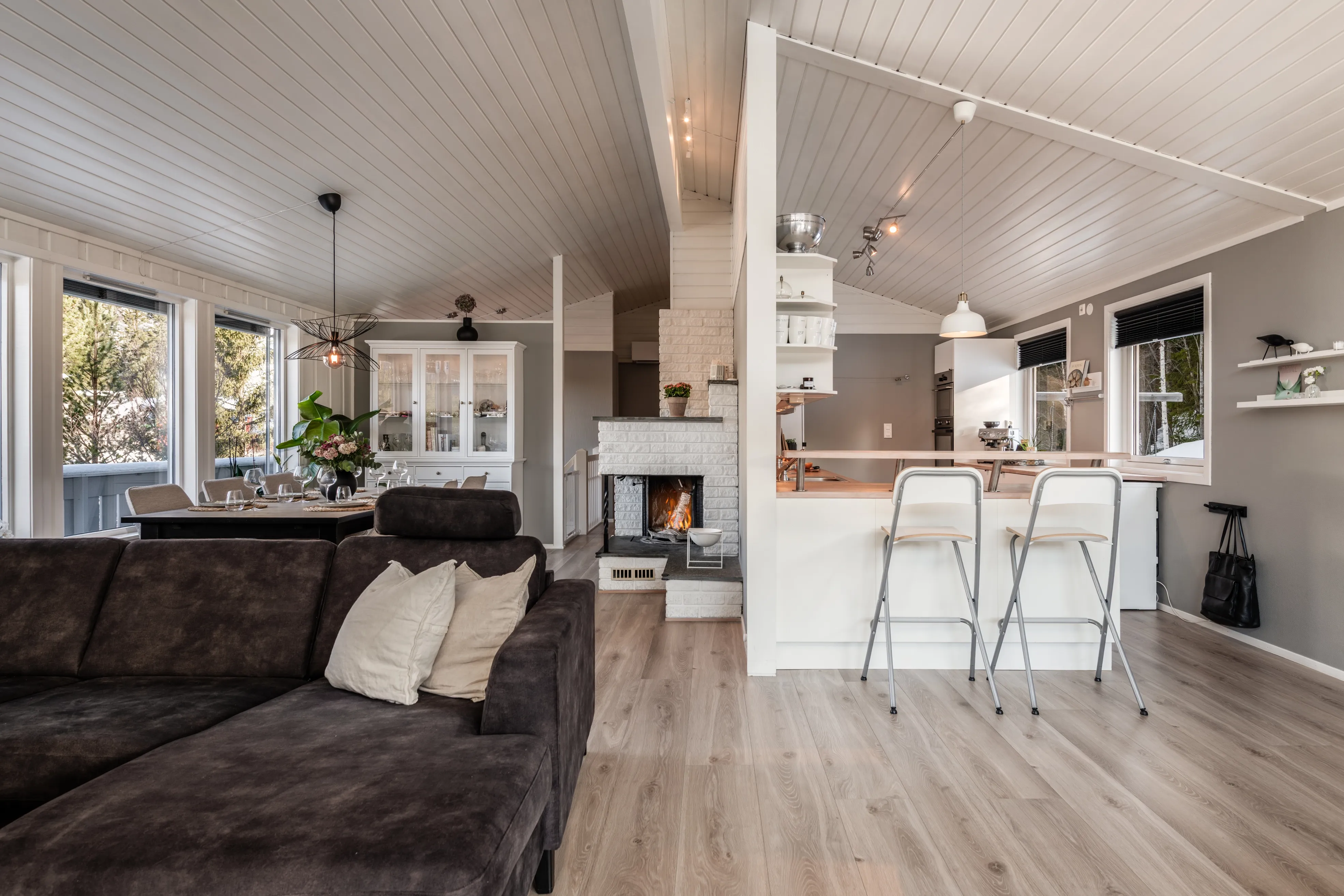 Romslig norsk hus fra 1980-tallet med terrasse og parkeringsplass i Hol - Vis bilde 15 av 50