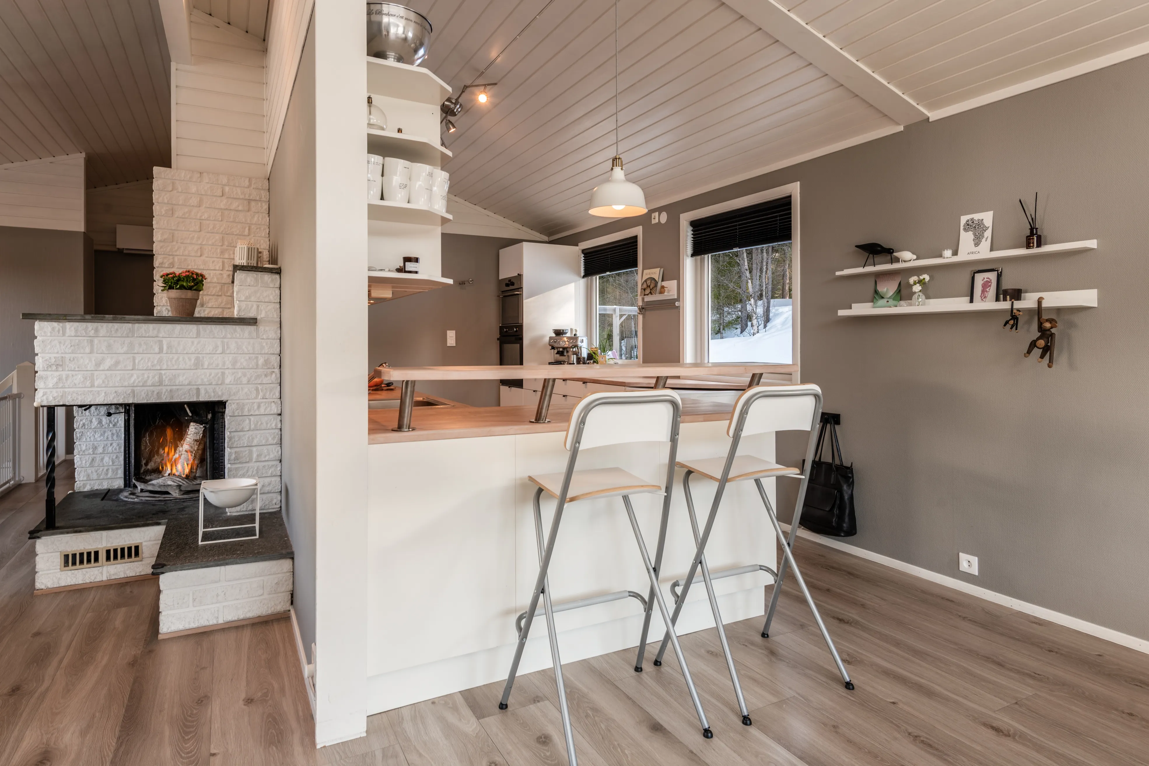 Romslig norsk hus fra 1980-tallet med terrasse og parkeringsplass i Hol - Vis bilde 17 av 50