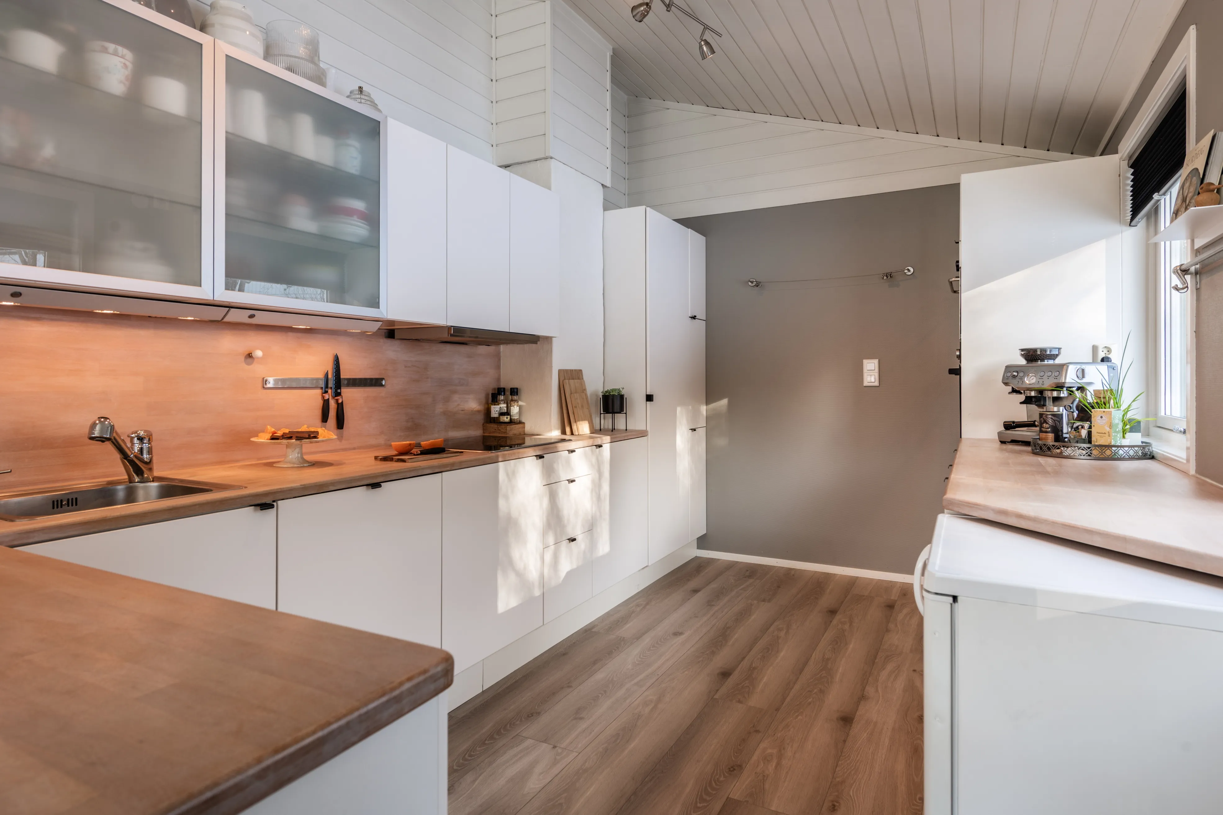 Romslig norsk hus fra 1980-tallet med terrasse og parkeringsplass i Hol - Vis bilde 18 av 50