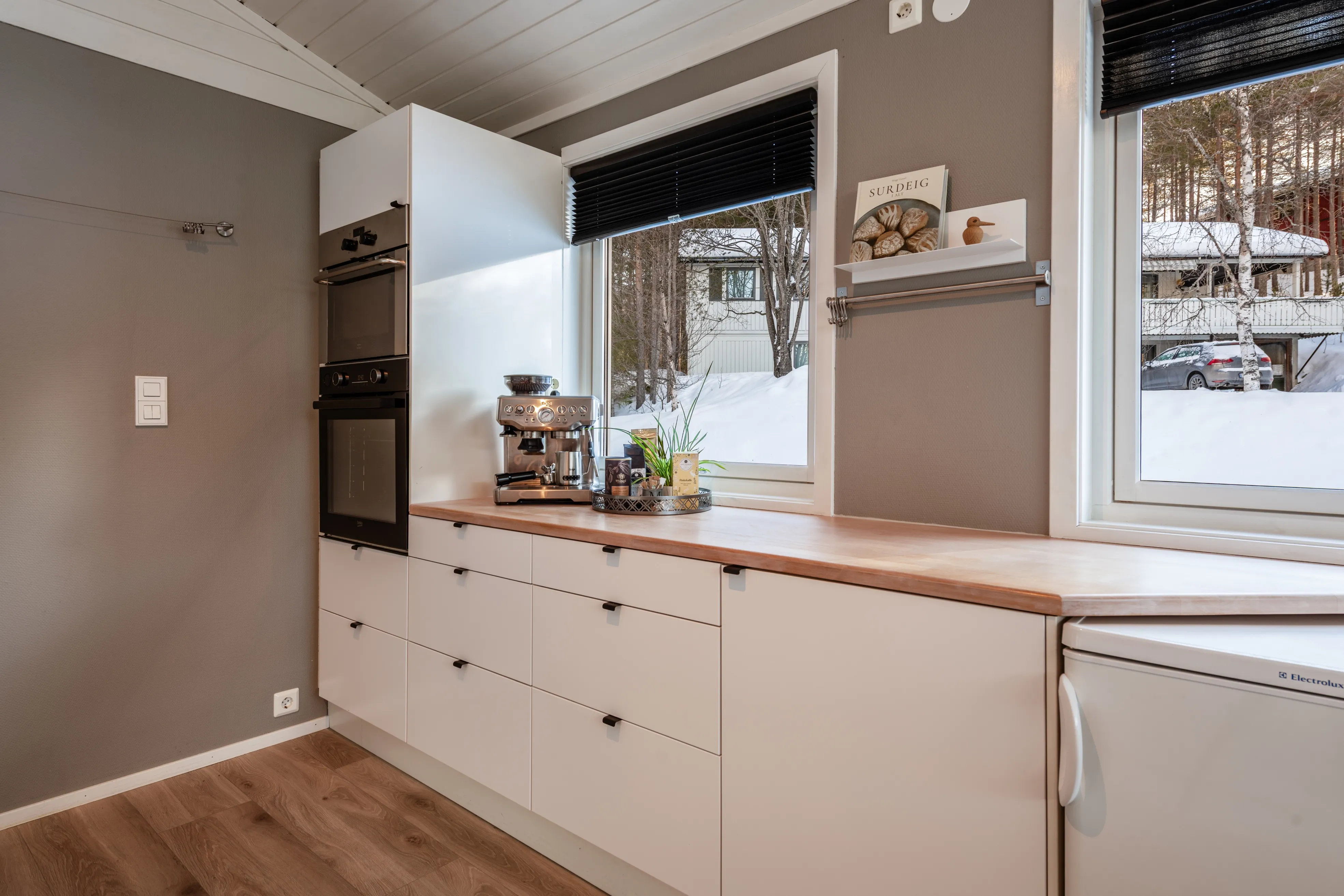 Romslig norsk hus fra 1980-tallet med terrasse og parkeringsplass i Hol - Vis bilde 20 av 50