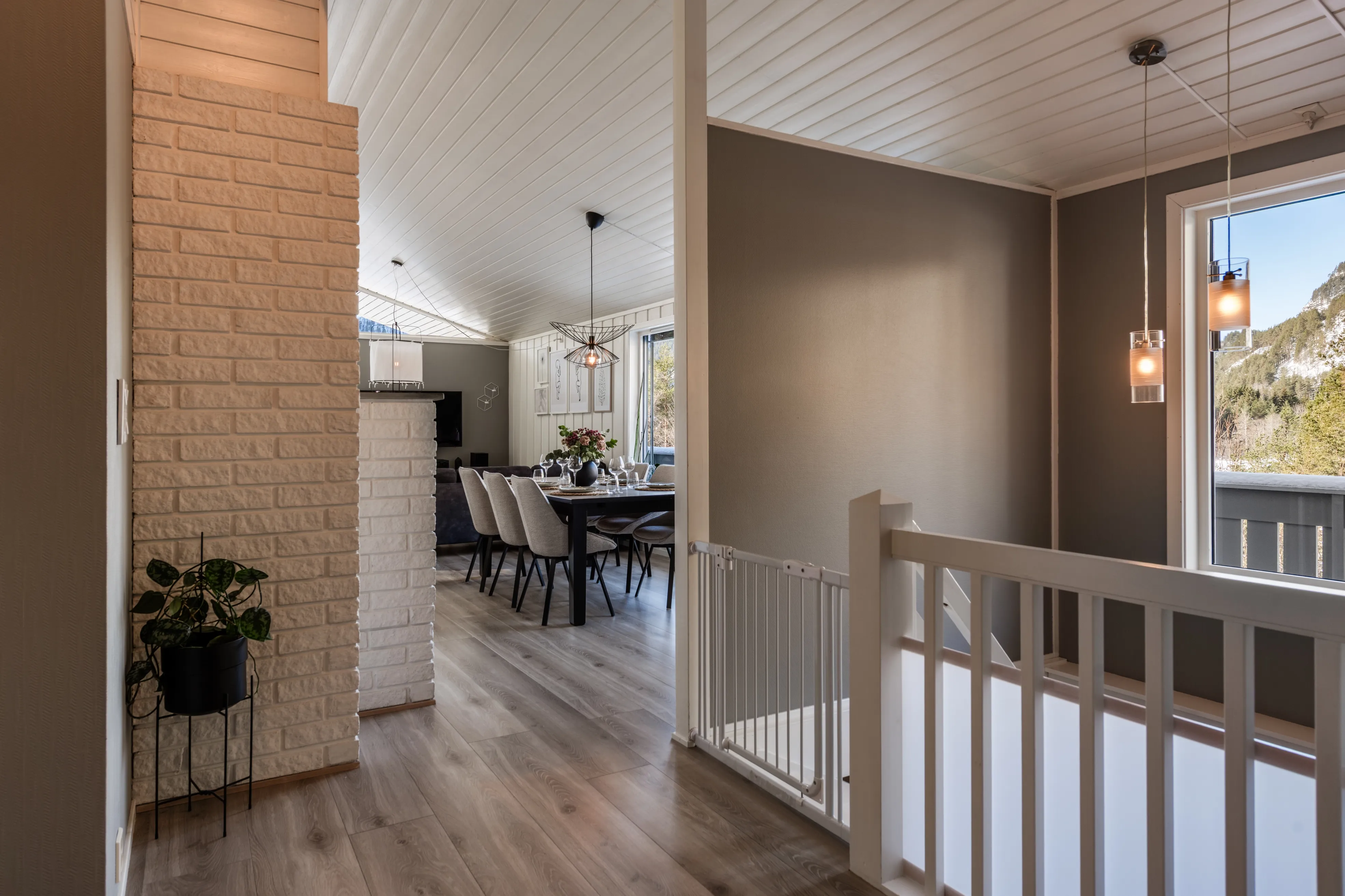 Romslig norsk hus fra 1980-tallet med terrasse og parkeringsplass i Hol - Vis bilde 28 av 50