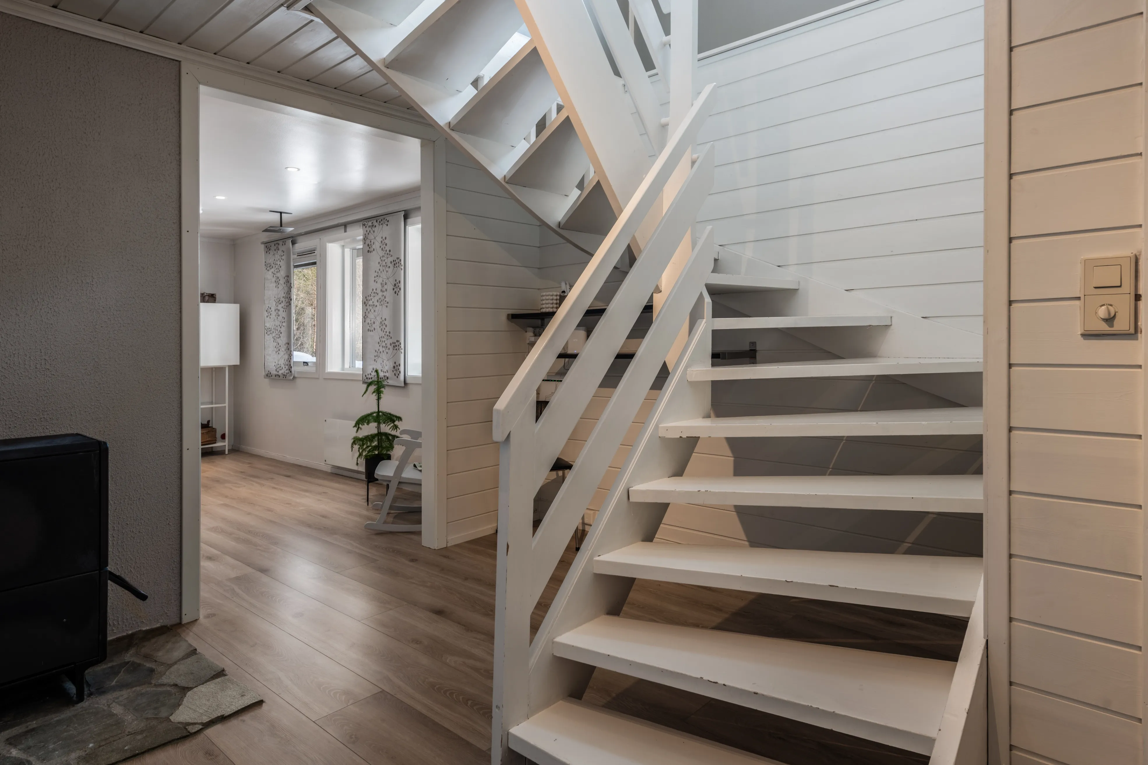 Romslig norsk hus fra 1980-tallet med terrasse og parkeringsplass i Hol - Vis bilde 29 av 50