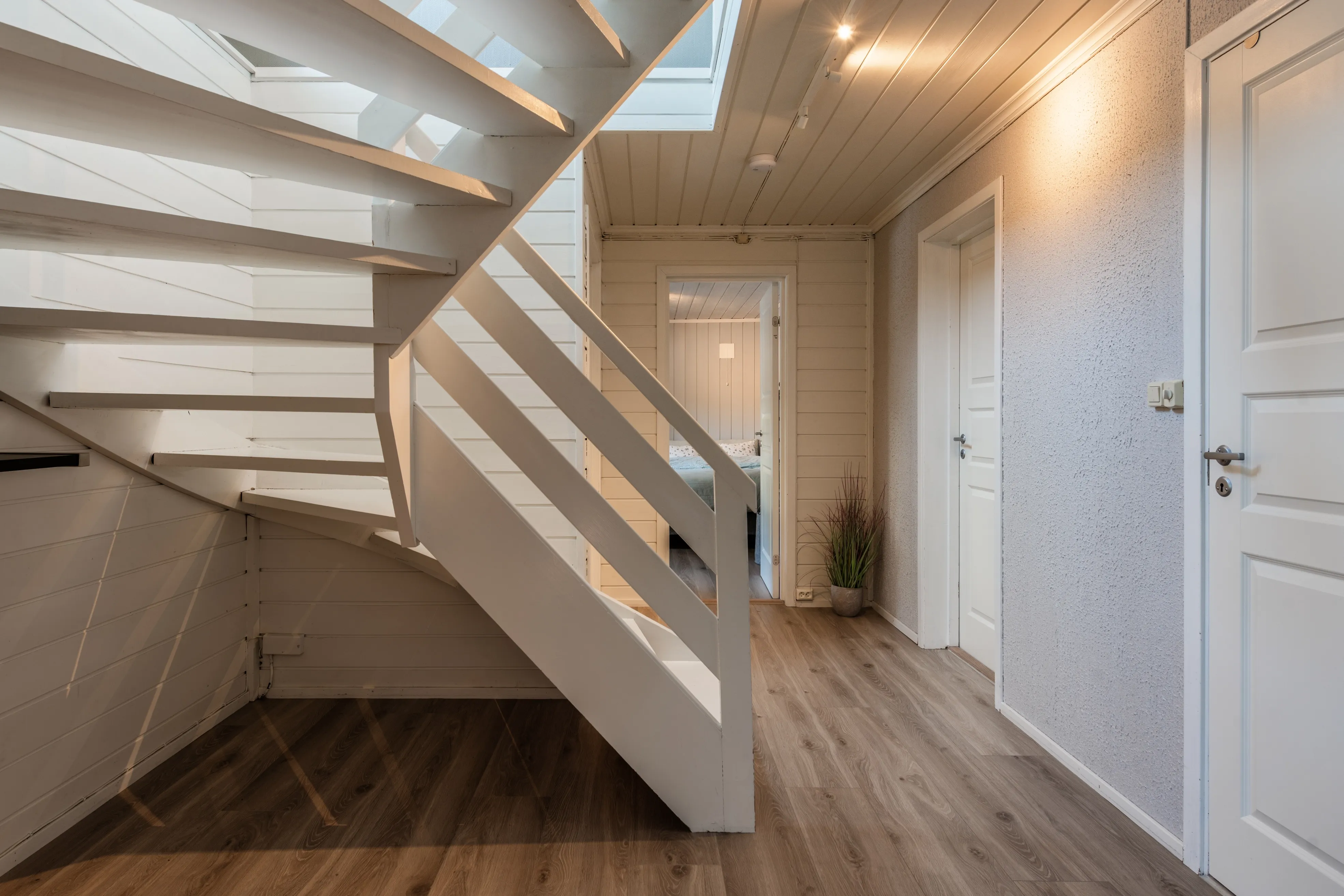 Romslig norsk hus fra 1980-tallet med terrasse og parkeringsplass i Hol - Vis bilde 30 av 50