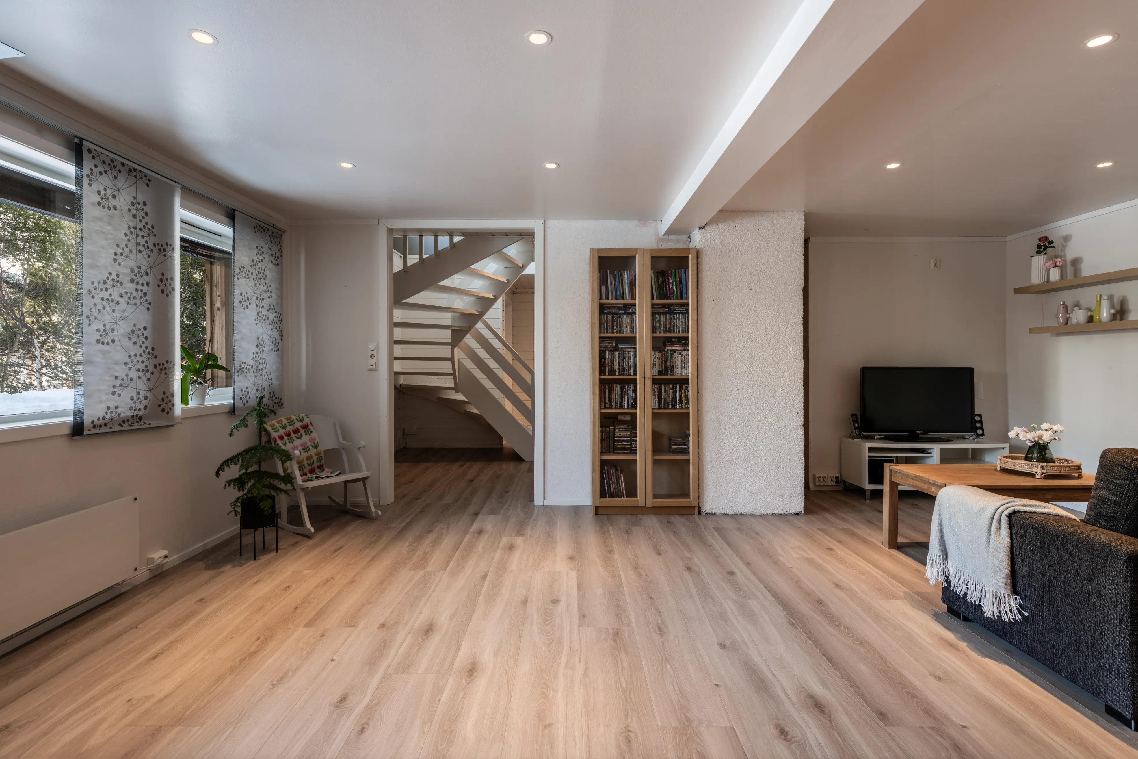 Romslig norsk hus fra 1980-tallet med terrasse og parkeringsplass i Hol - Vis bilde 34 av 50