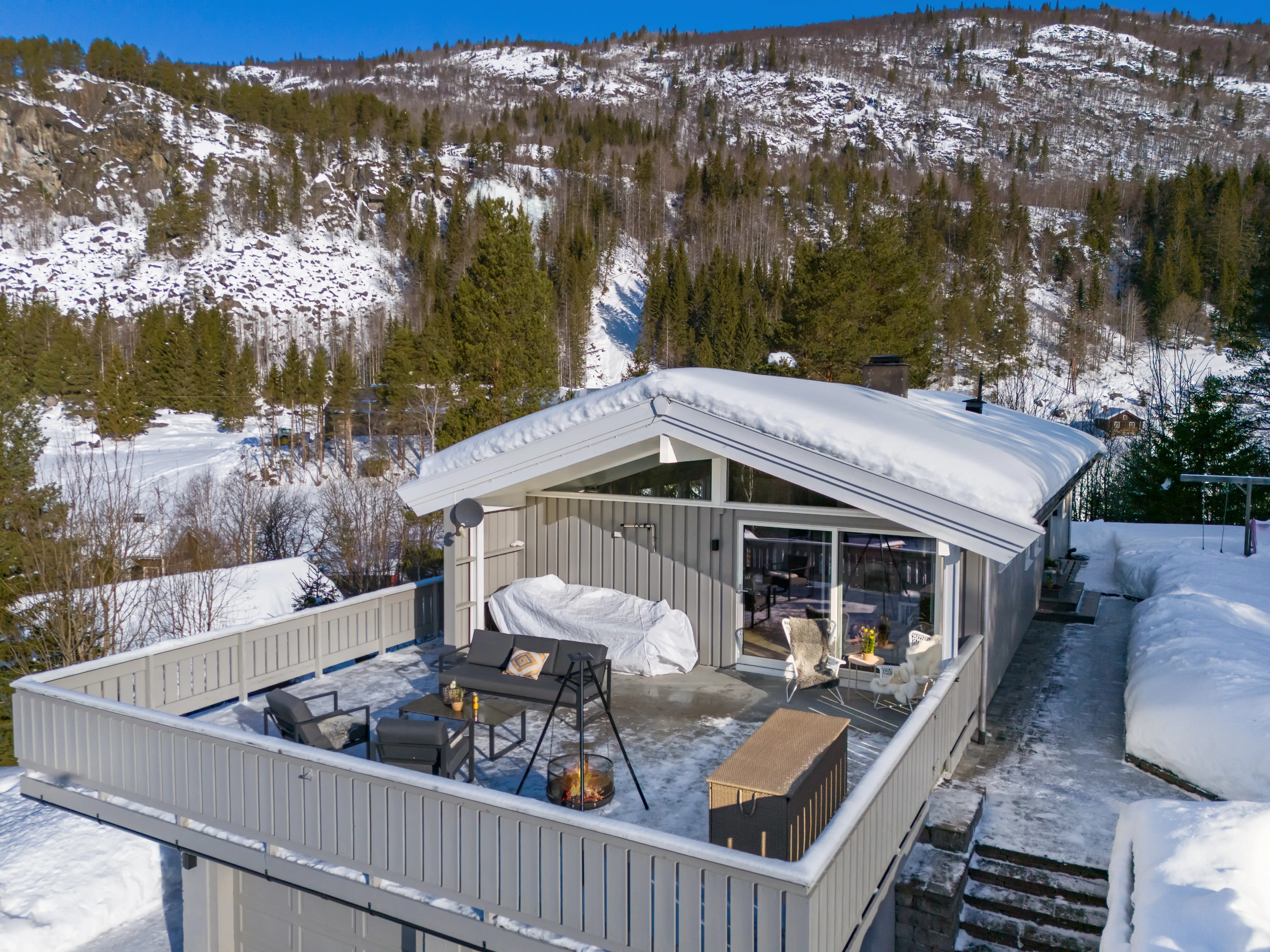 Romslig norsk hus fra 1980-tallet med terrasse og parkeringsplass i Hol - Vis bilde 39 av 50