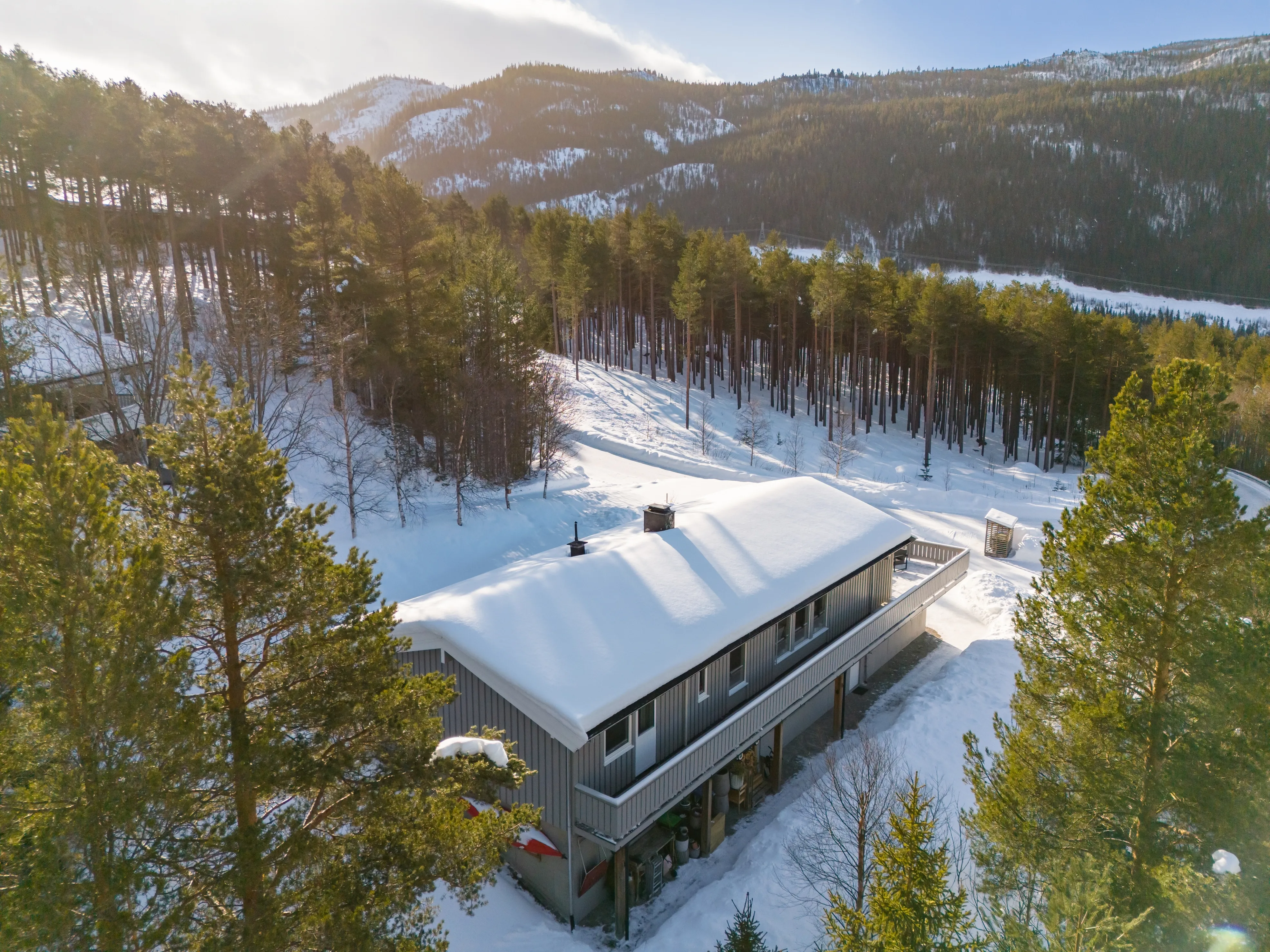 Romslig norsk hus fra 1980-tallet med terrasse og parkeringsplass i Hol - Vis bilde 44 av 50