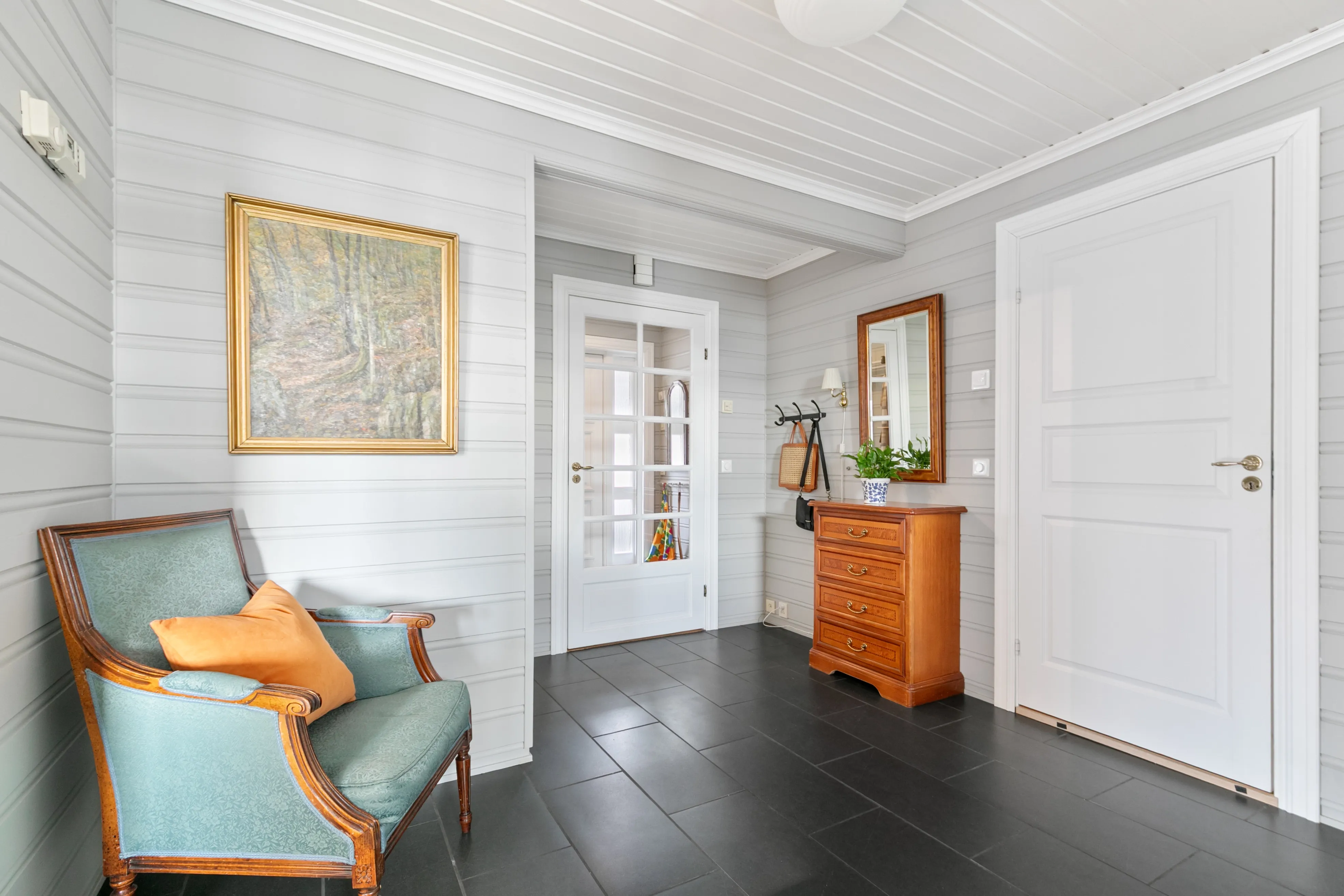 Family-Focused 4-Bedroom House with Mjøsa Views in Hamar - View image 10 of 67