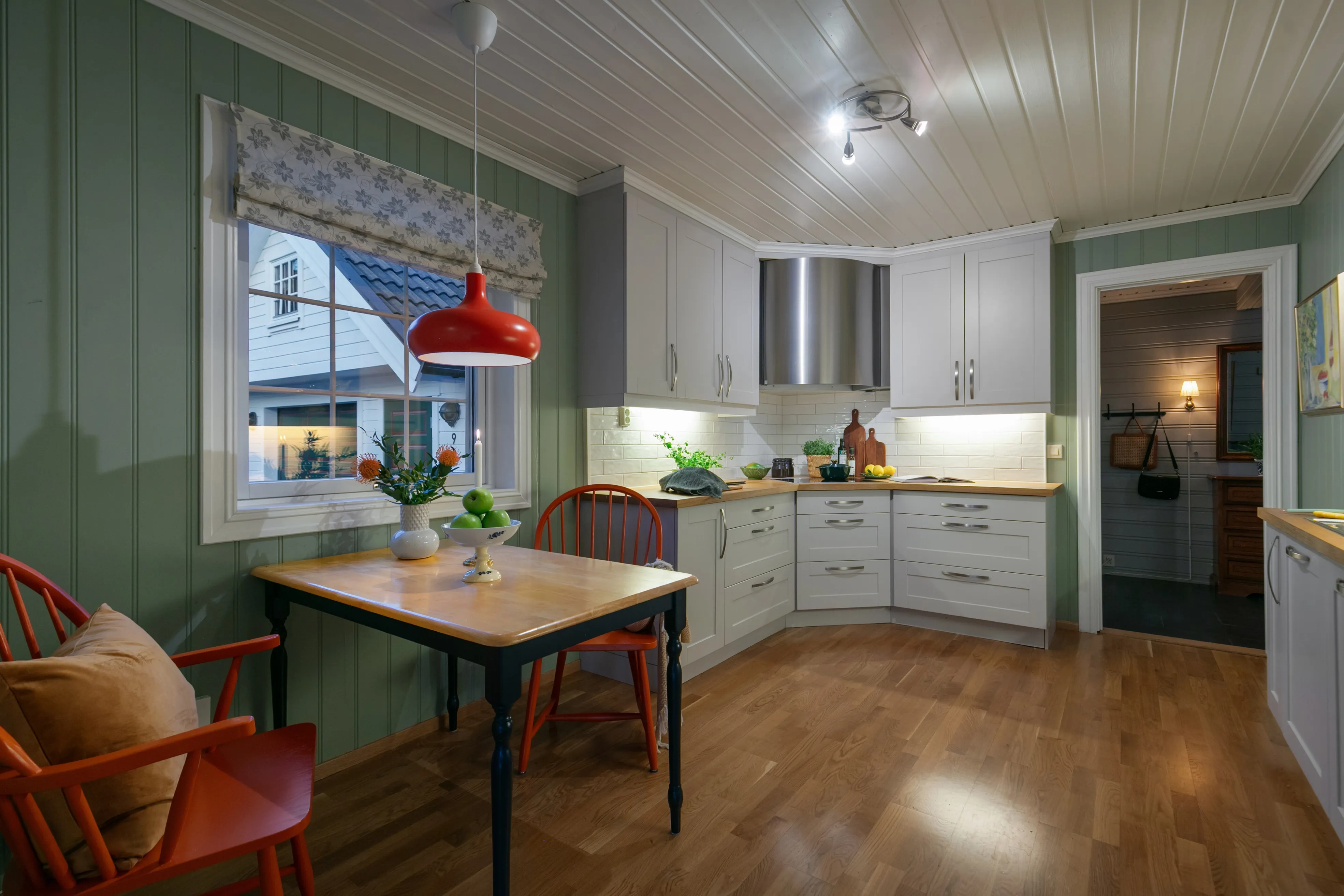 Family-Focused 4-Bedroom House with Mjøsa Views in Hamar - View image 16 of 67