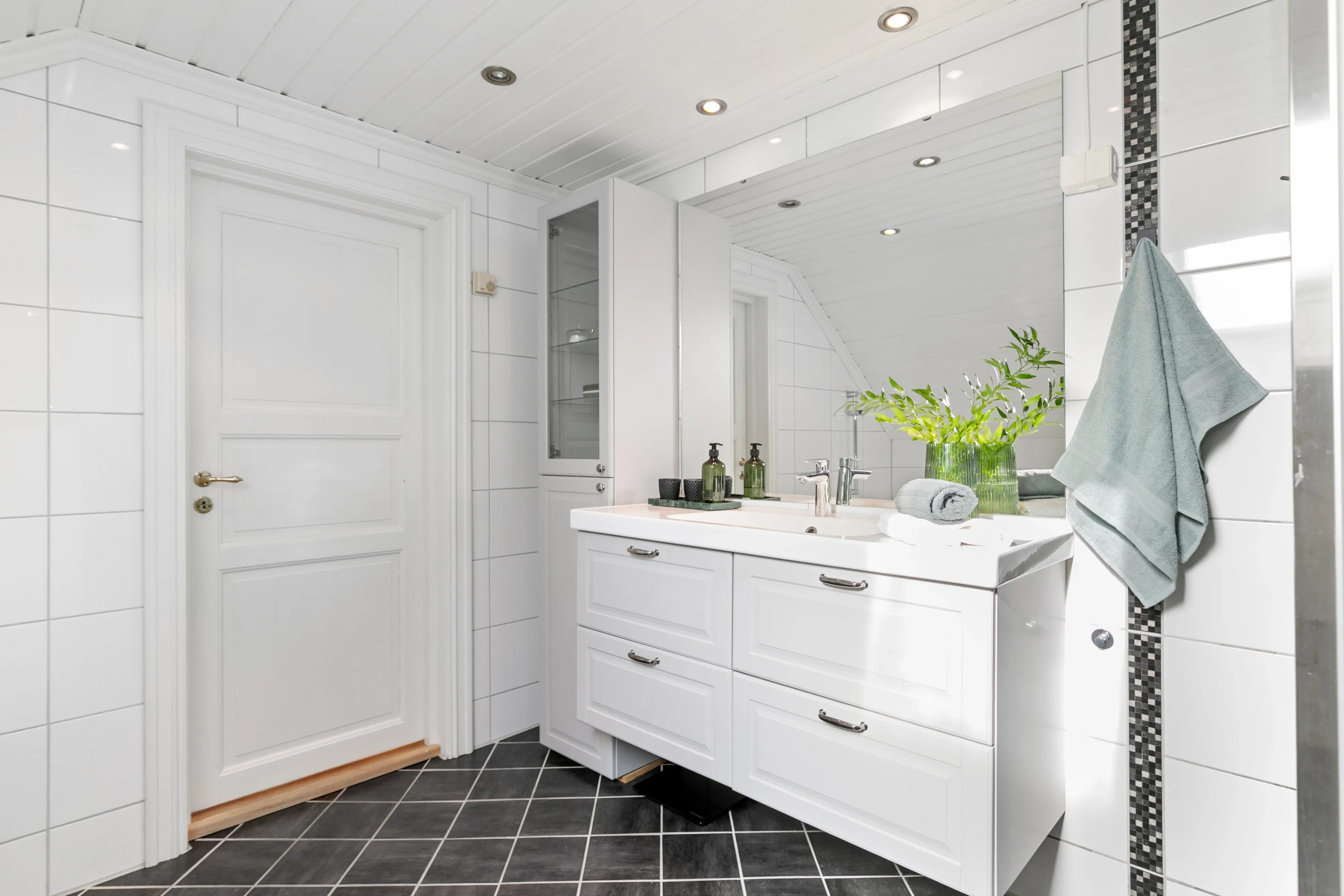 Family-Focused 4-Bedroom House with Mjøsa Views in Hamar - View image 25 of 67