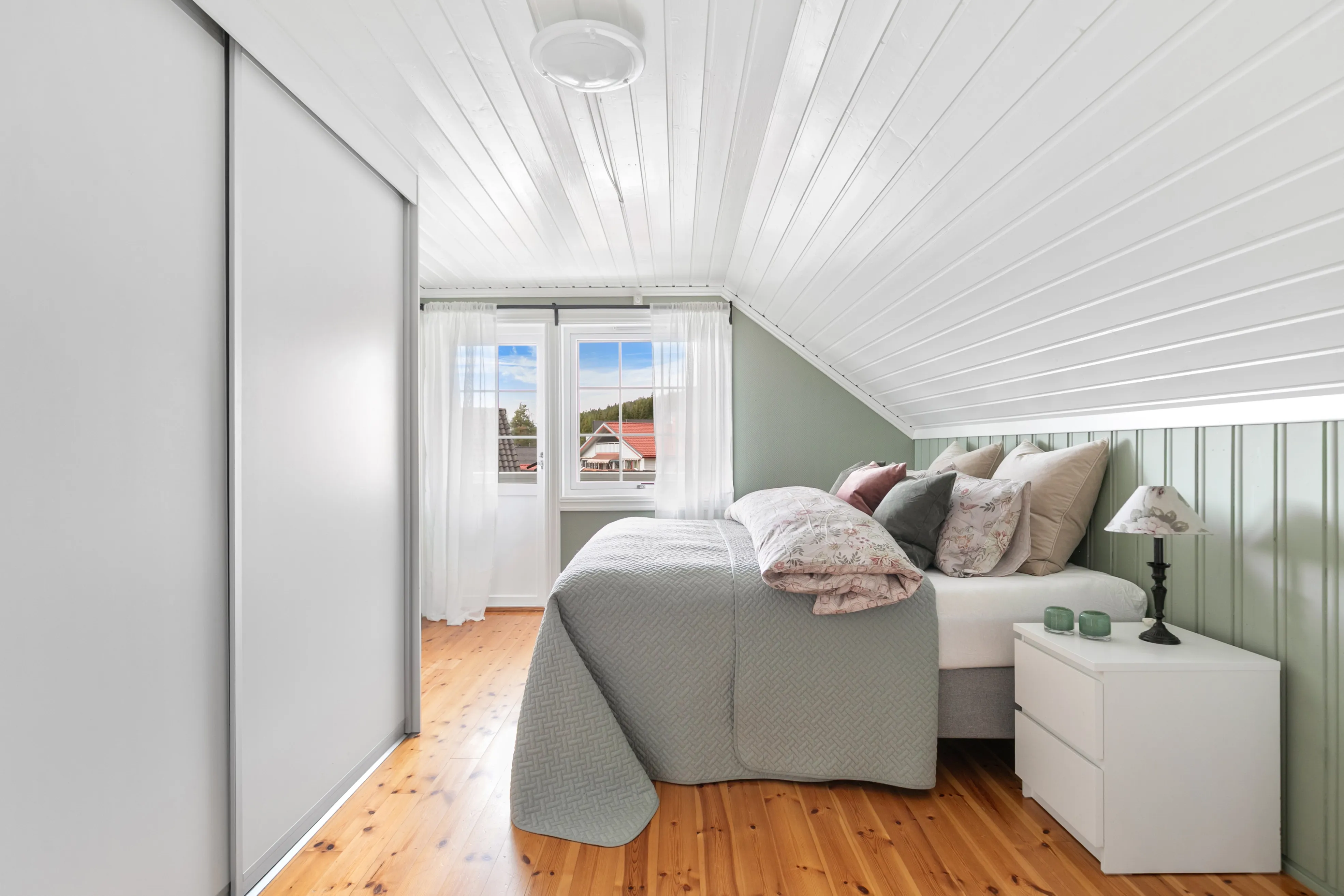 Family-Focused 4-Bedroom House with Mjøsa Views in Hamar - View image 32 of 67