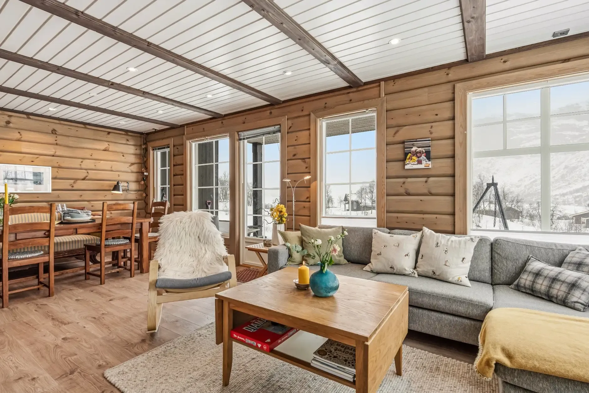 Modern 4-Bedroom Ski-In/Ski-Out Retreat in Norway's Tyinkrysset - Image 3