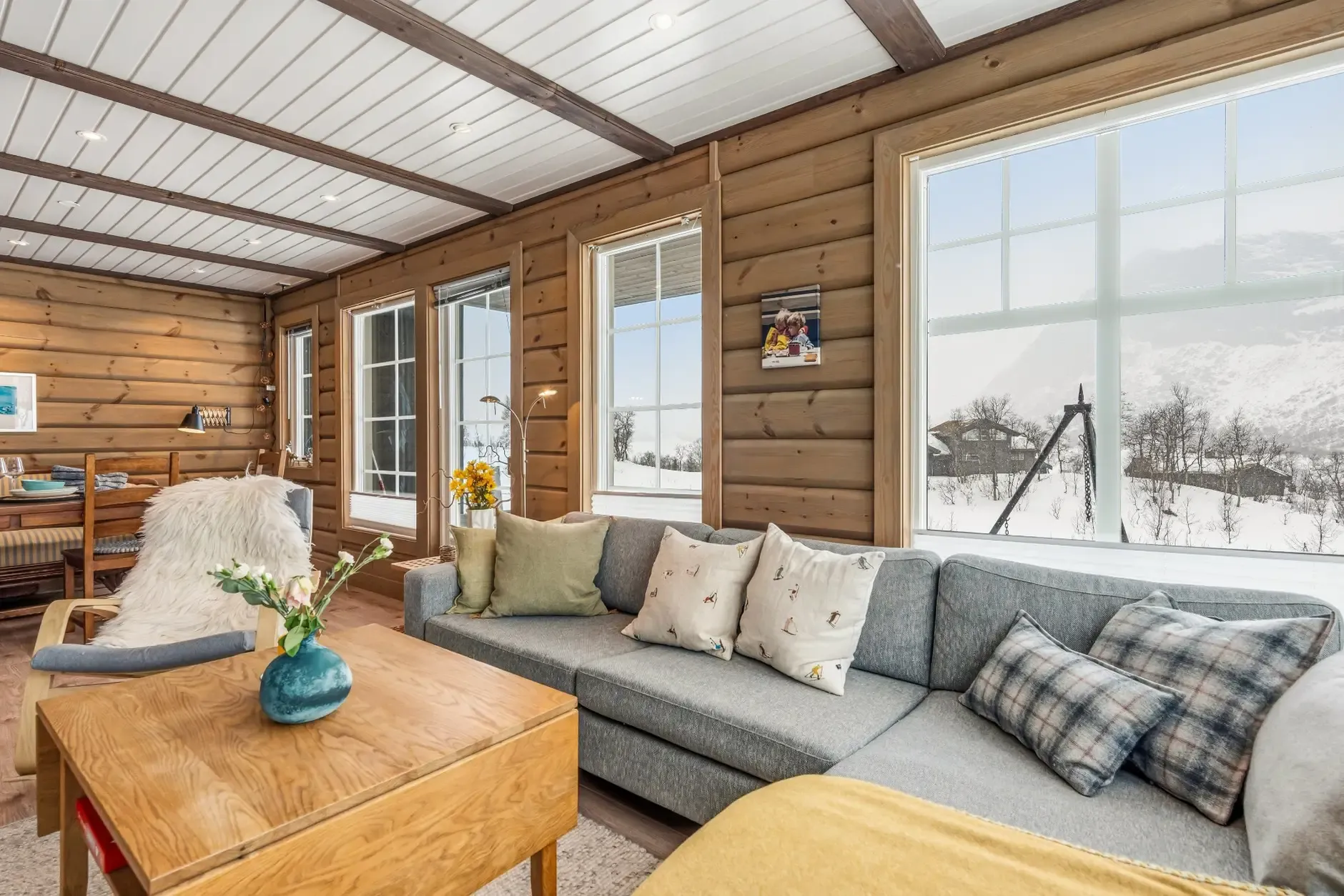 Modern 4-Bedroom Ski-In/Ski-Out Retreat in Norway's Tyinkrysset - Image 4